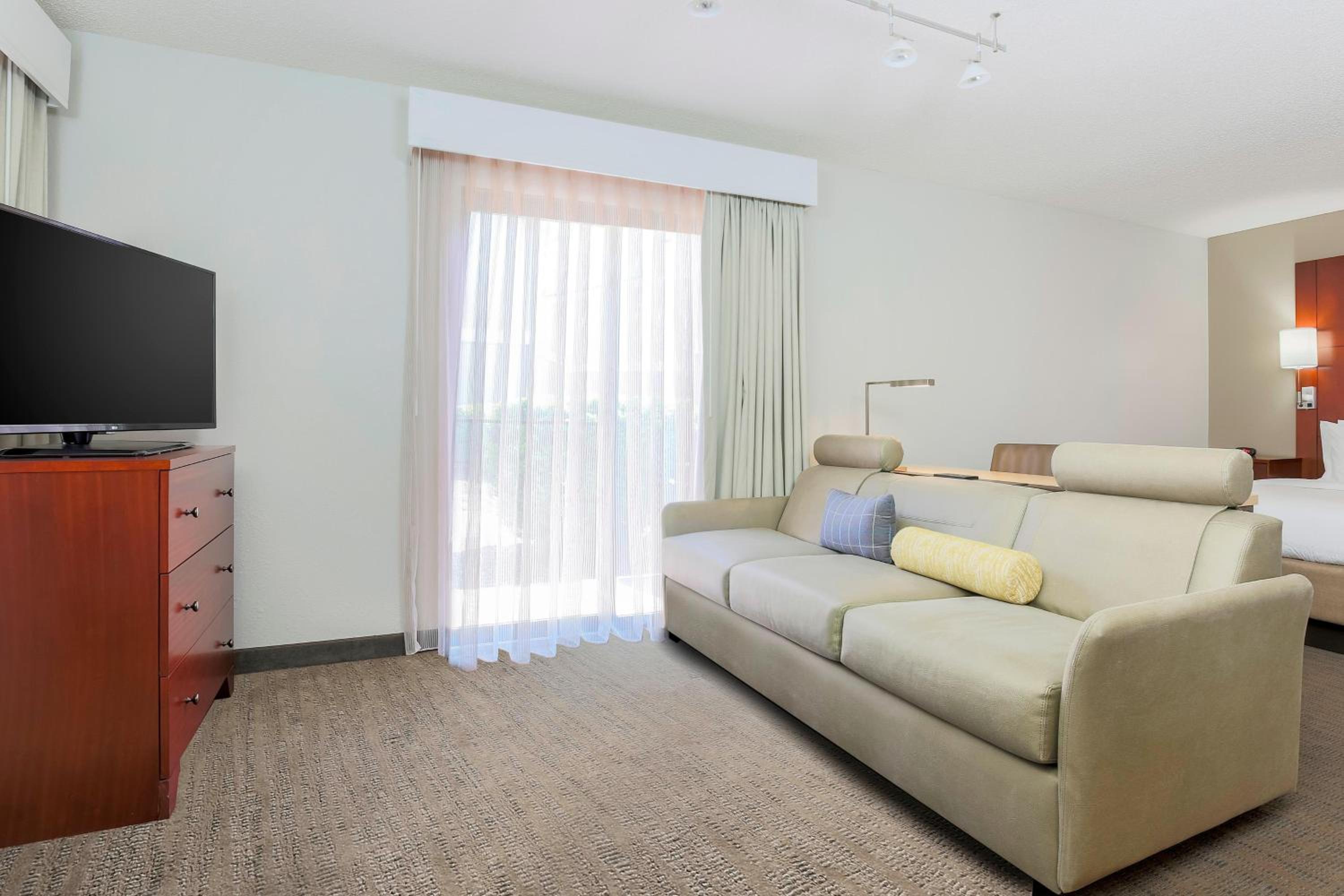 King Studio with Sofa Bed - Photo 5