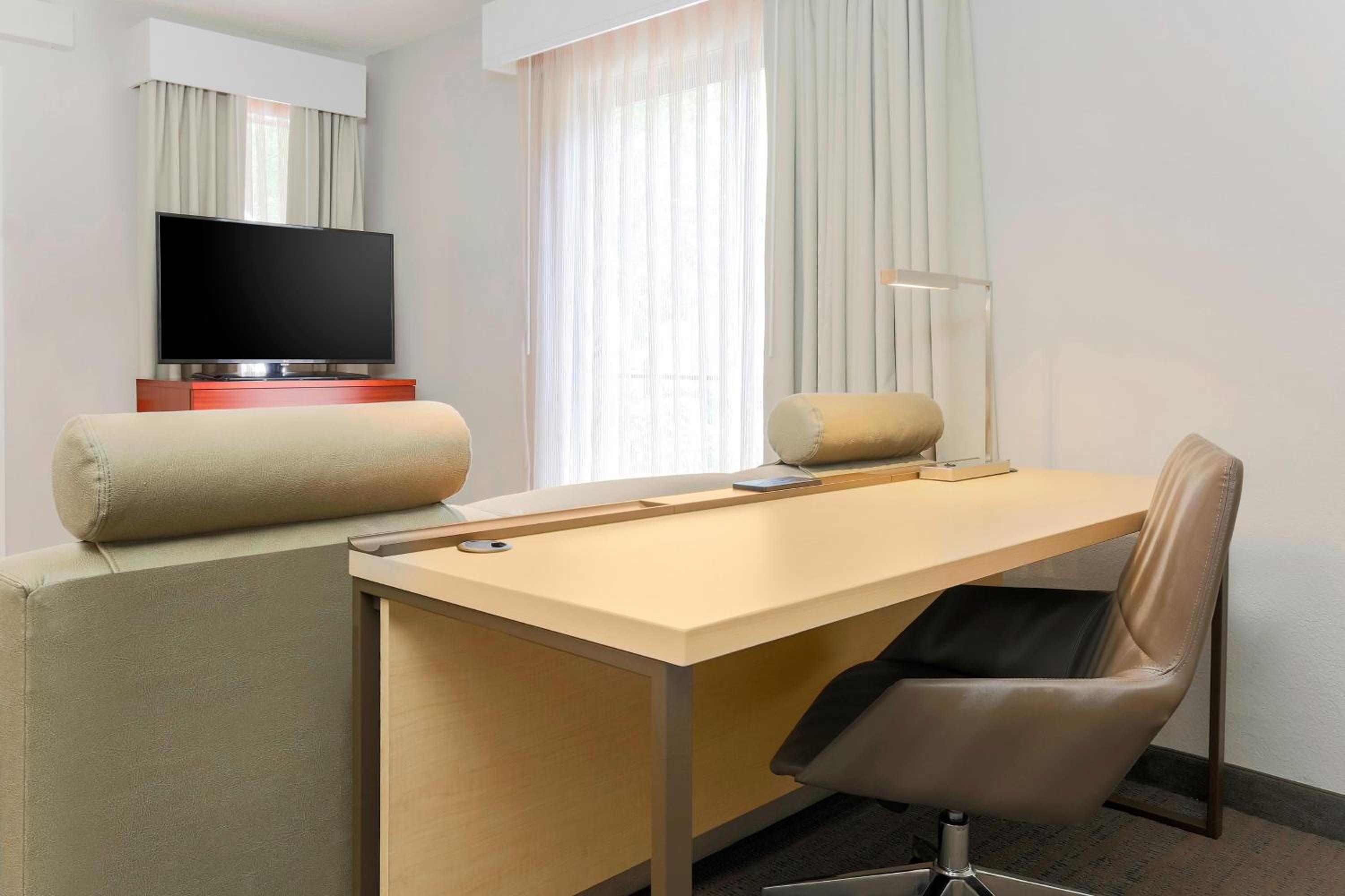 King Studio with Sofa Bed - Photo 4