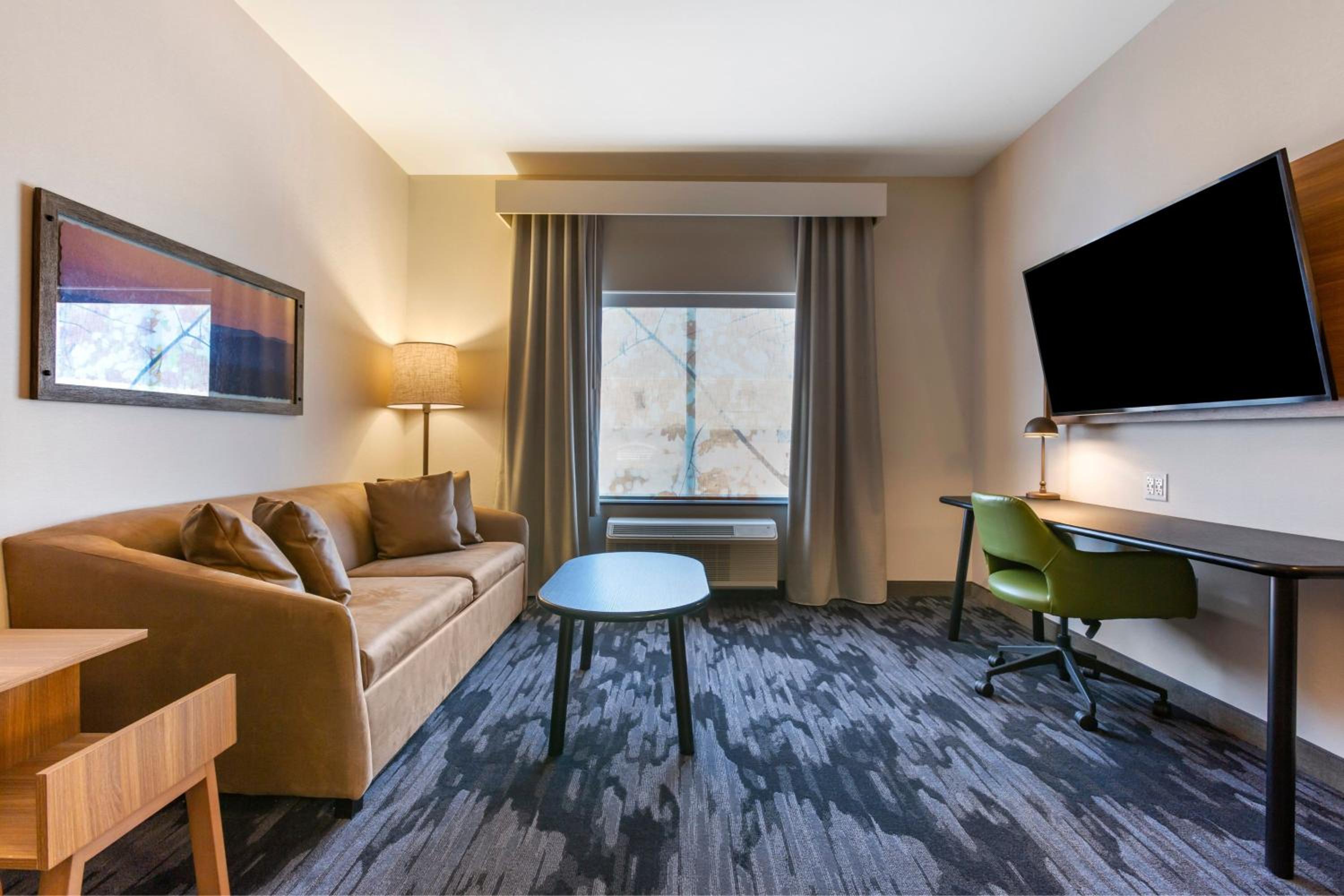 Suite with One King Bed and Sofa Bed (Non Smoking) photo 1