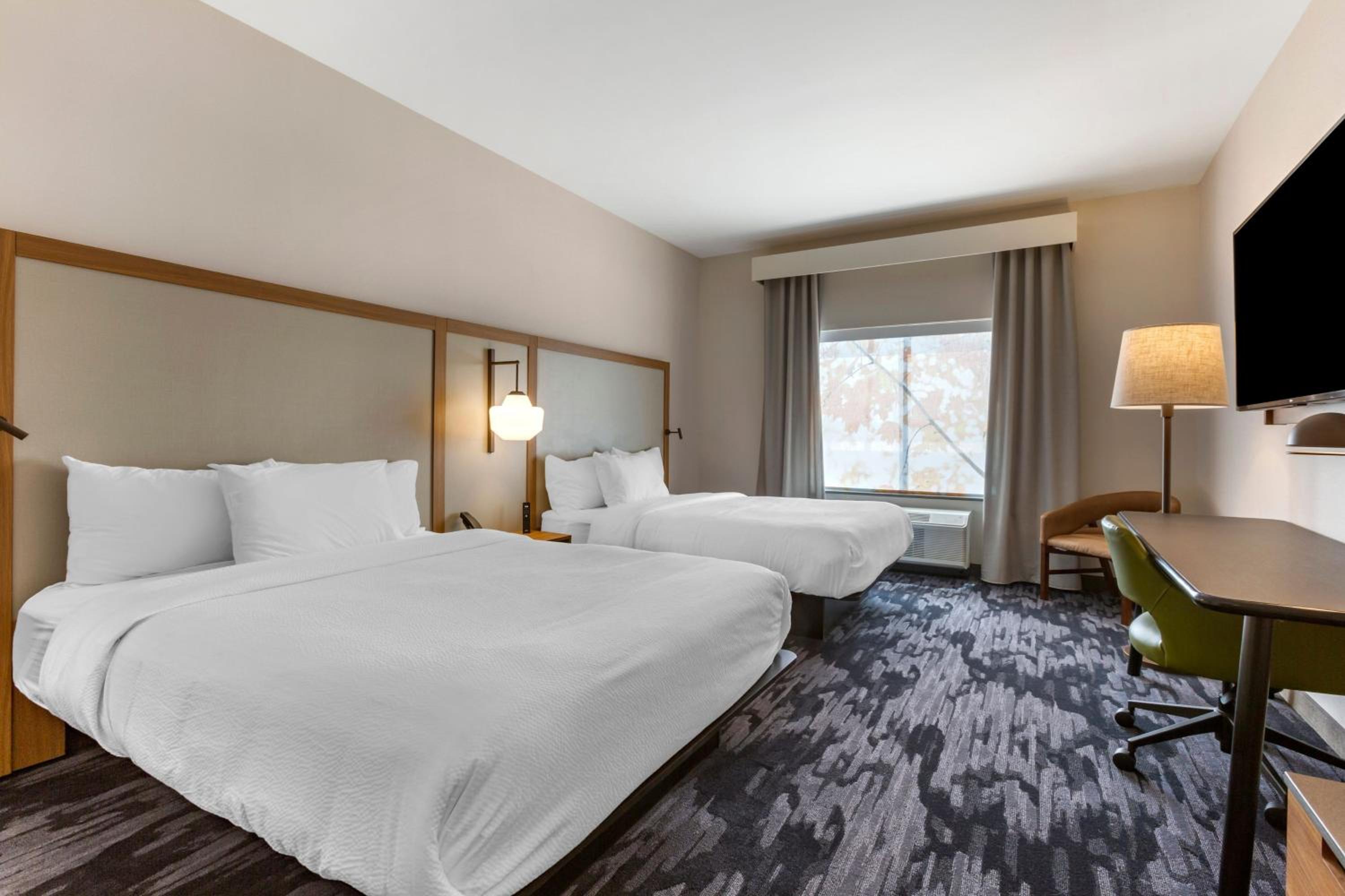 Queen Room with Two Queen Beds (Non Smoking) photo 1