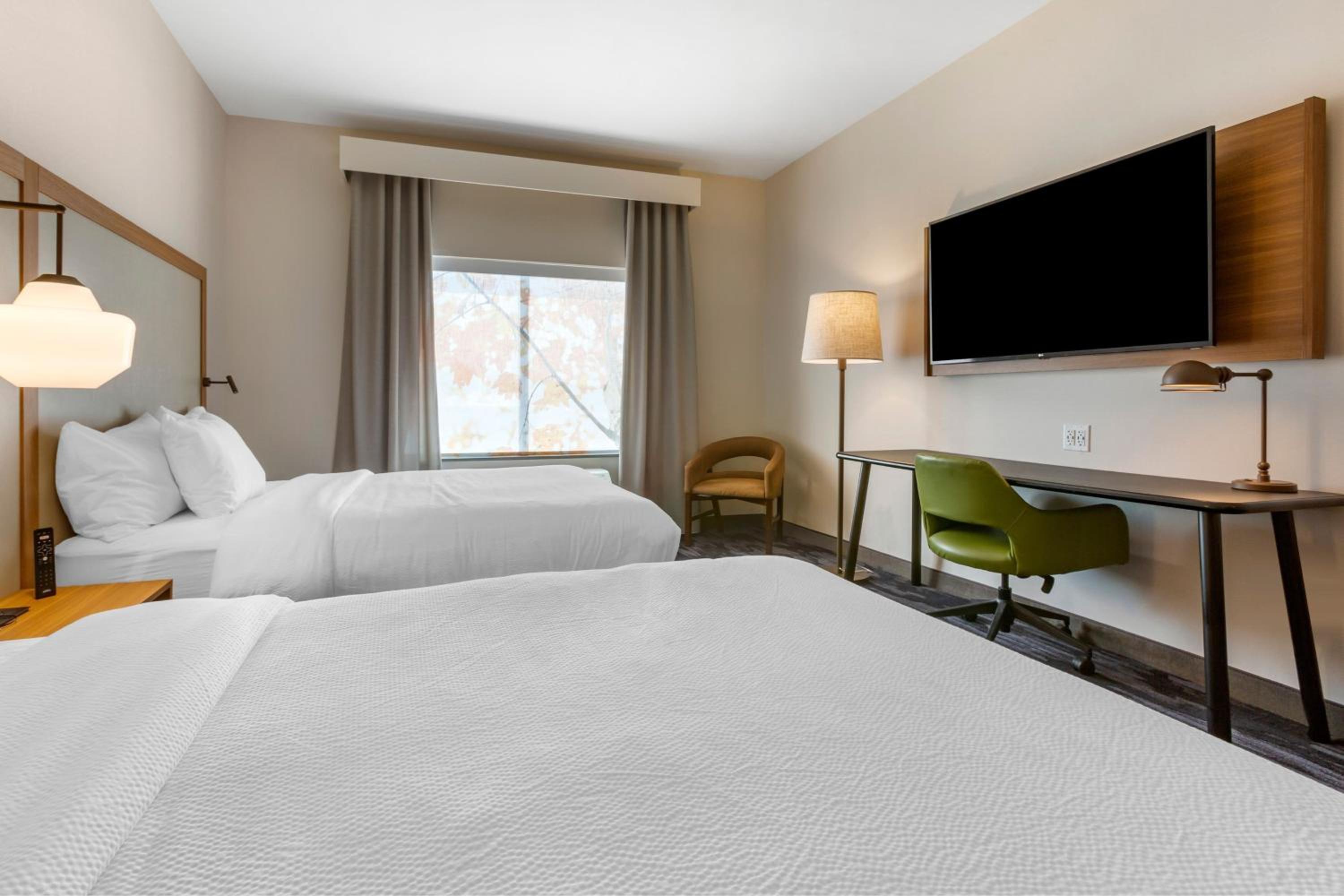 Queen Room with Two Queen Beds (Non Smoking) photo 3