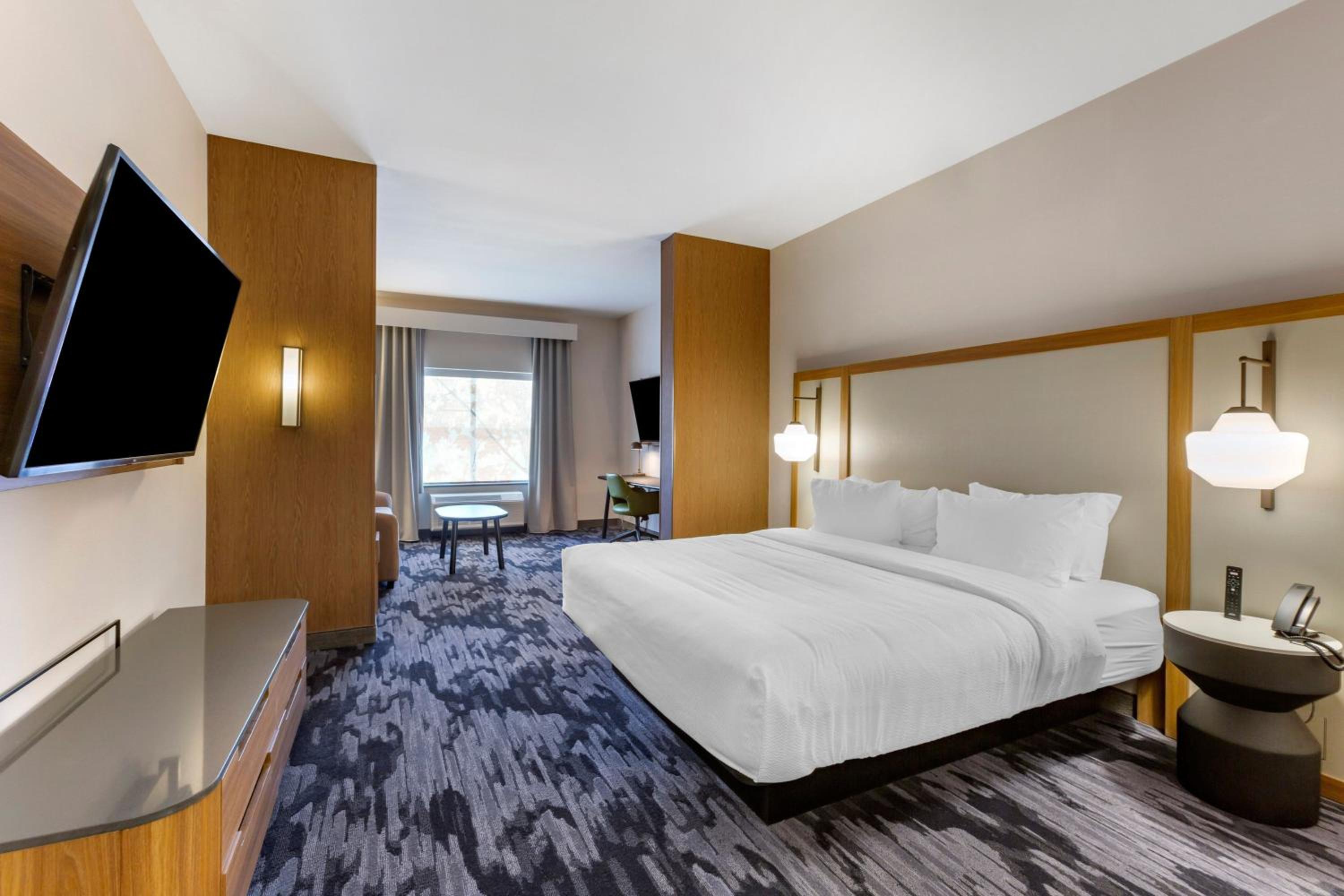 Suite with One King Bed and Sofa Bed (Non Smoking) photo 2
