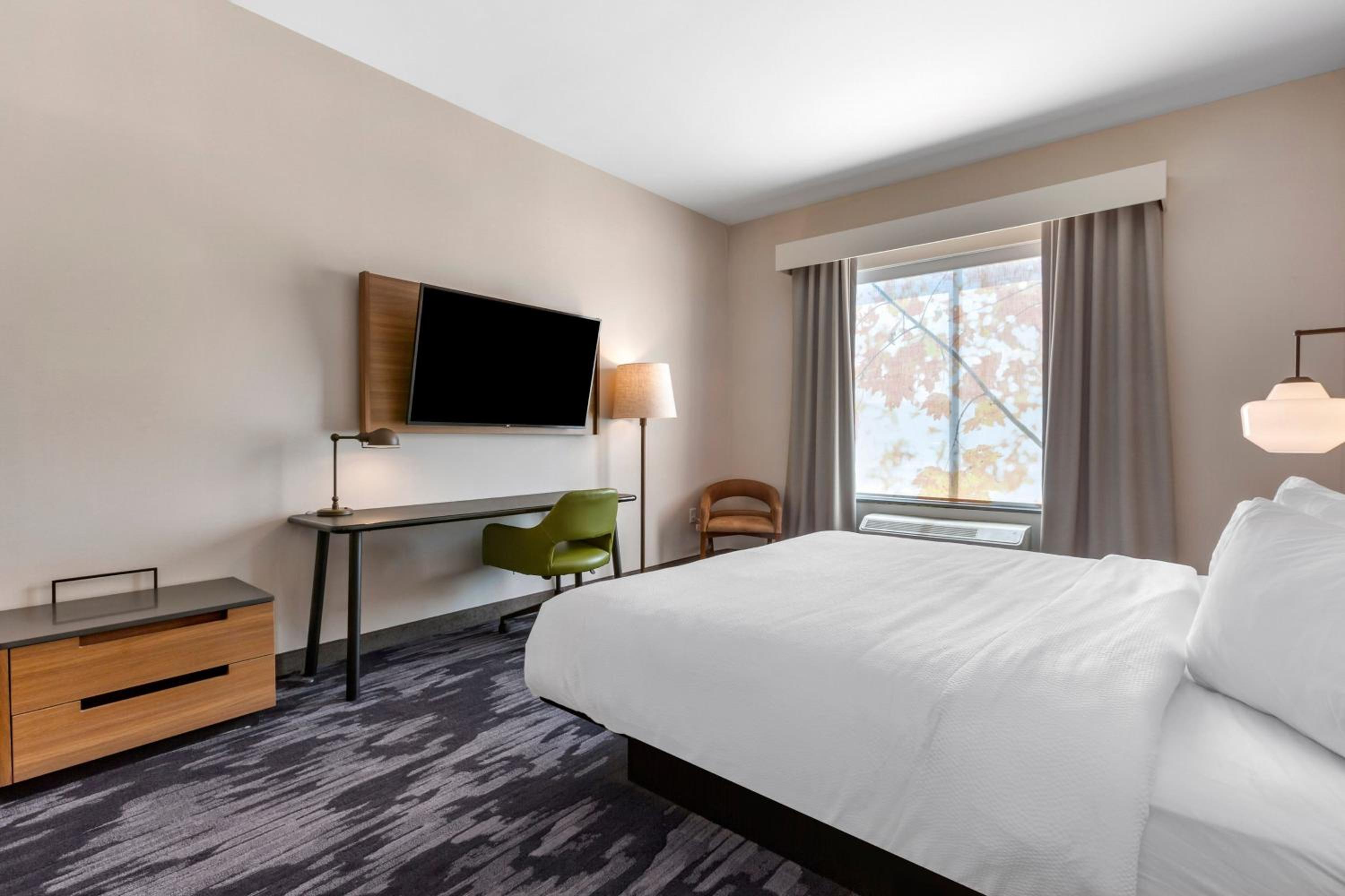 King Room with One King Bed (Non Smoking) photo 1