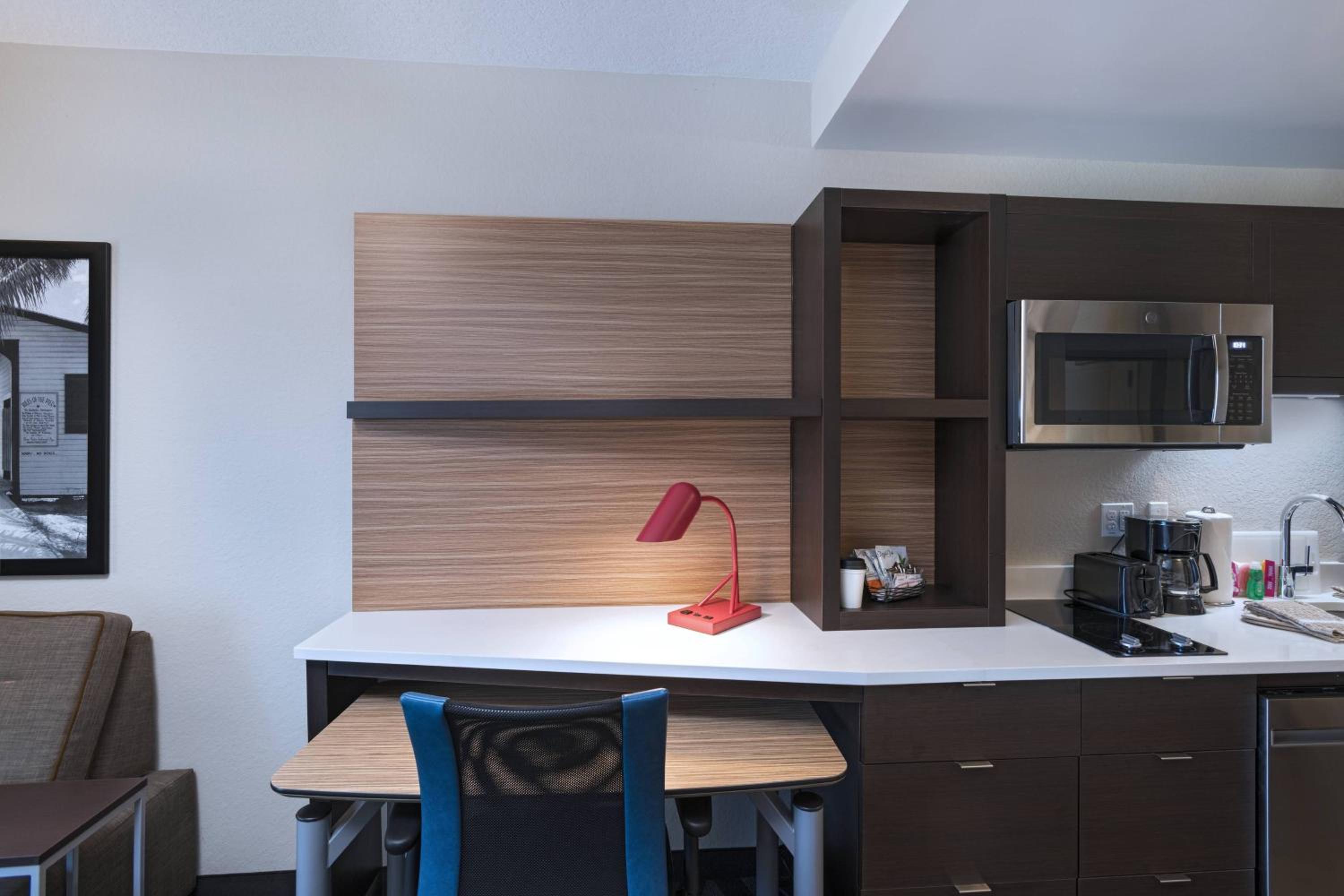 1 Bedroom Suite, 1 Queen, Sofa bed - Photo 3