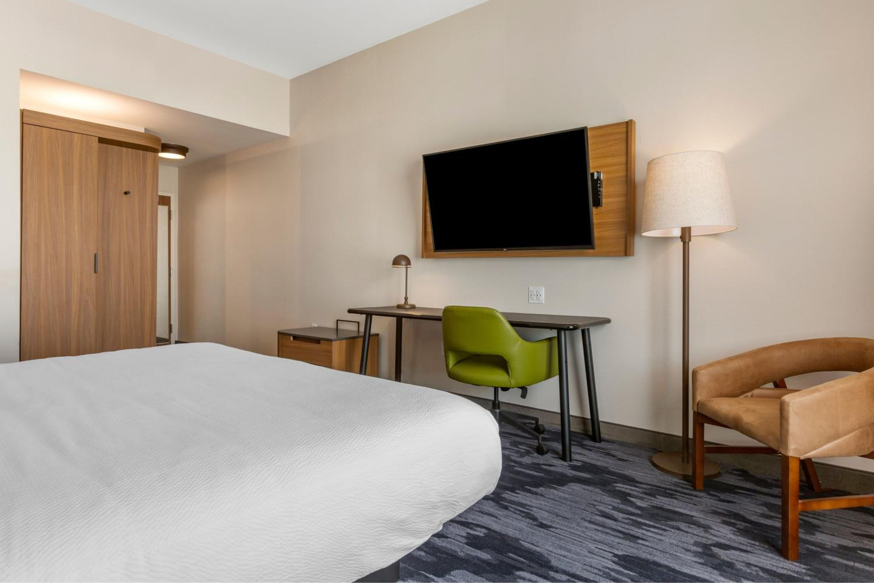 King Room with One King Bed (Non Smoking) photo 3