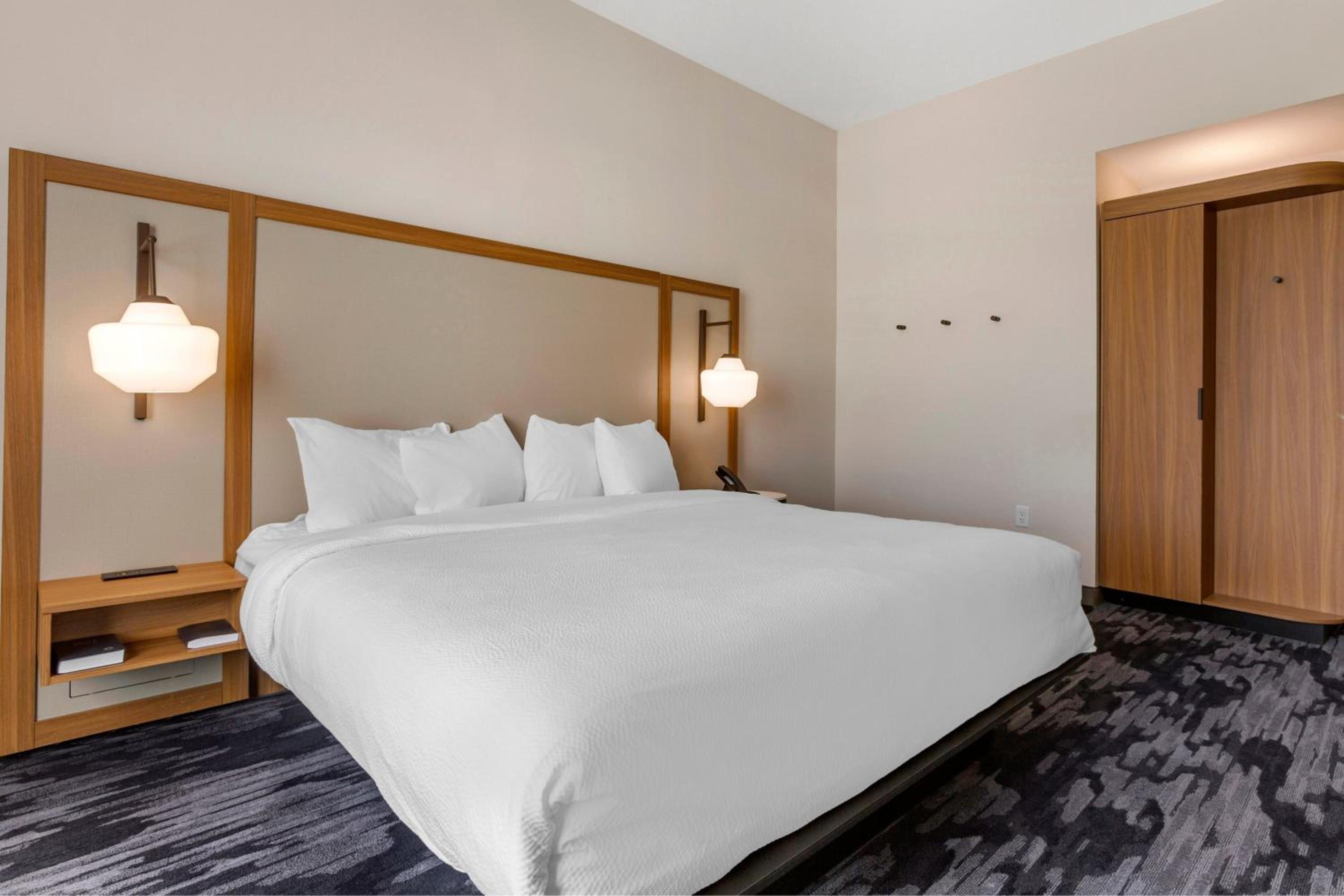 King Room with One King Bed (Non Smoking) photo 2
