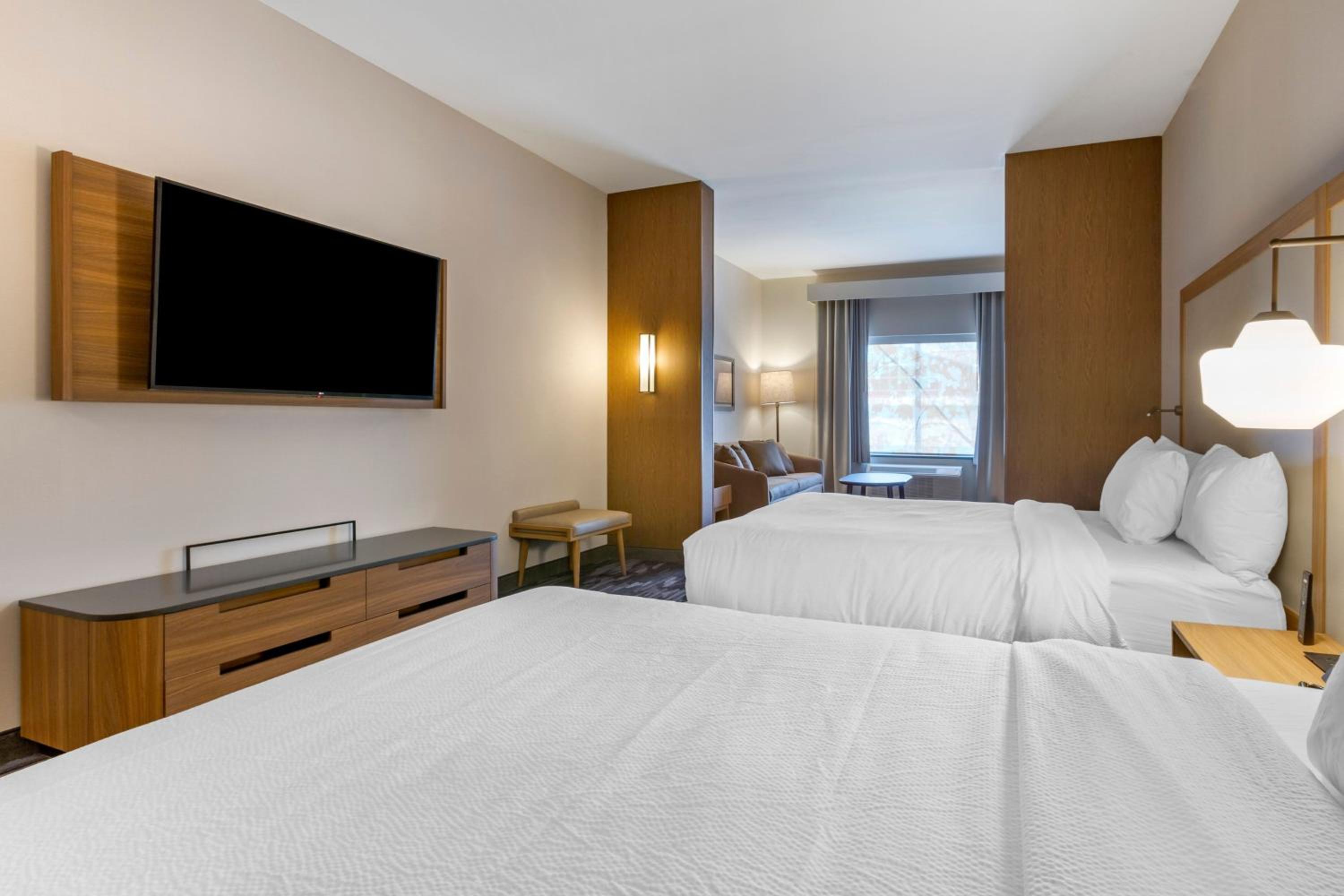 Suite with Two Queen Beds and Sofa Bed (Non Smoking) photo 3