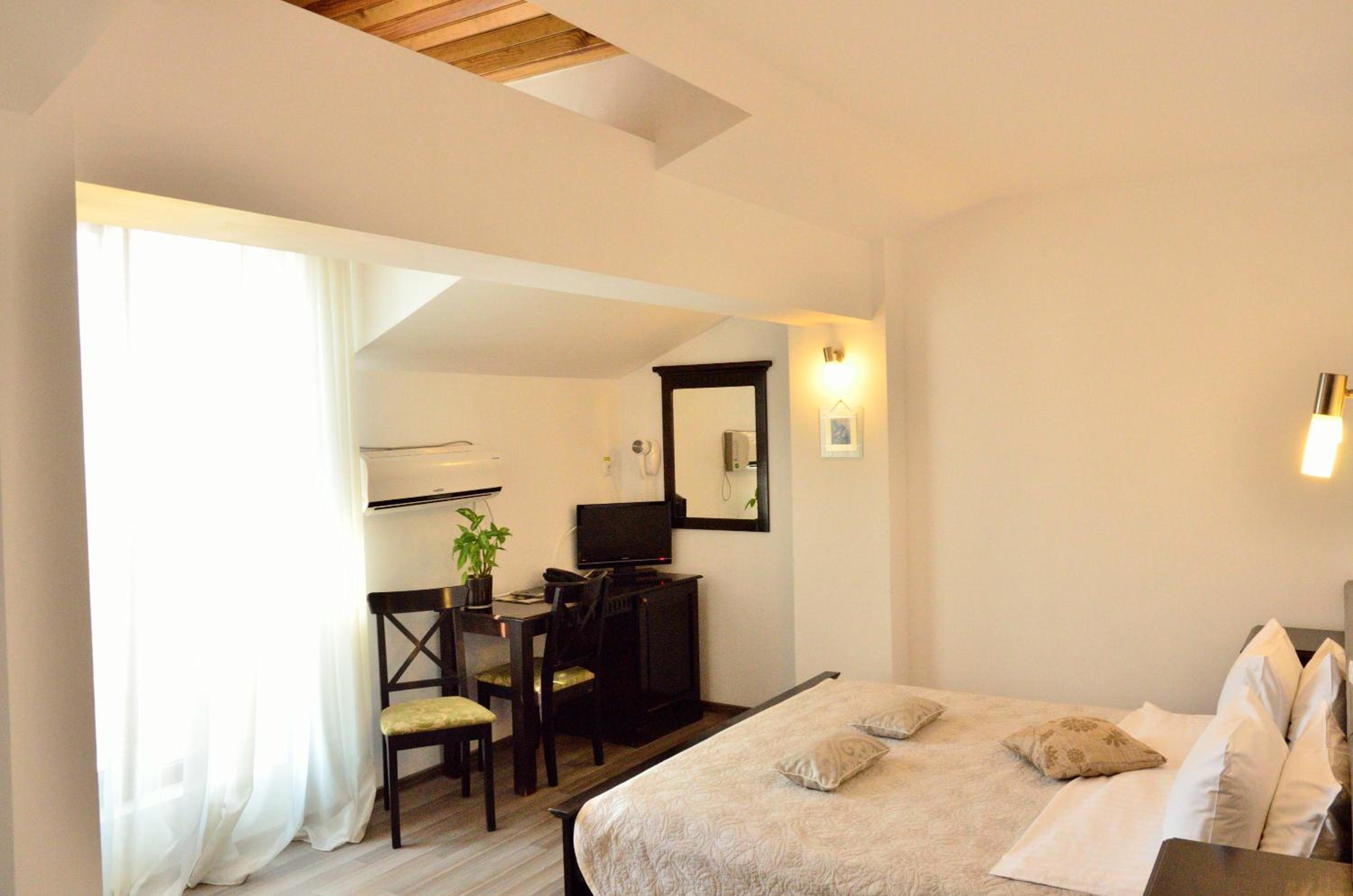 Double Room - Photo 18