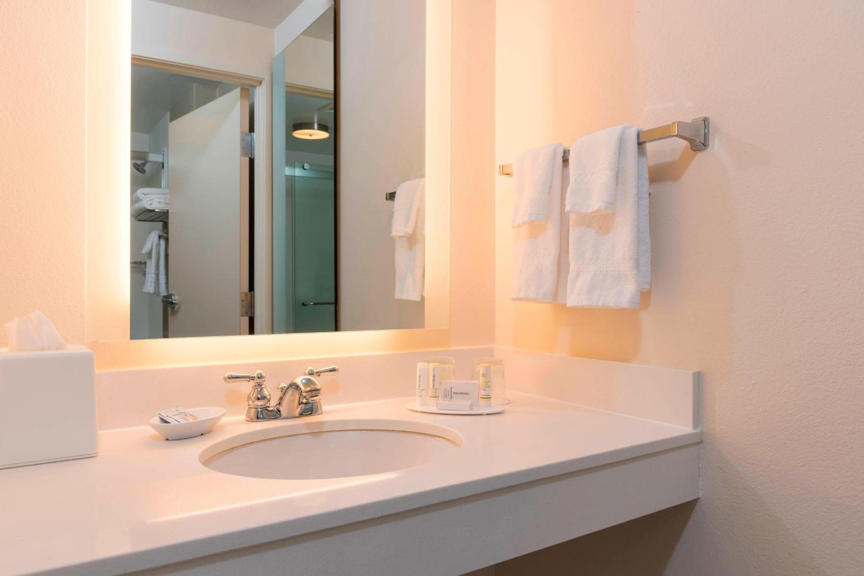 Suite with Two Double Beds and Trundle Bed - Hearing Accessible photo 2