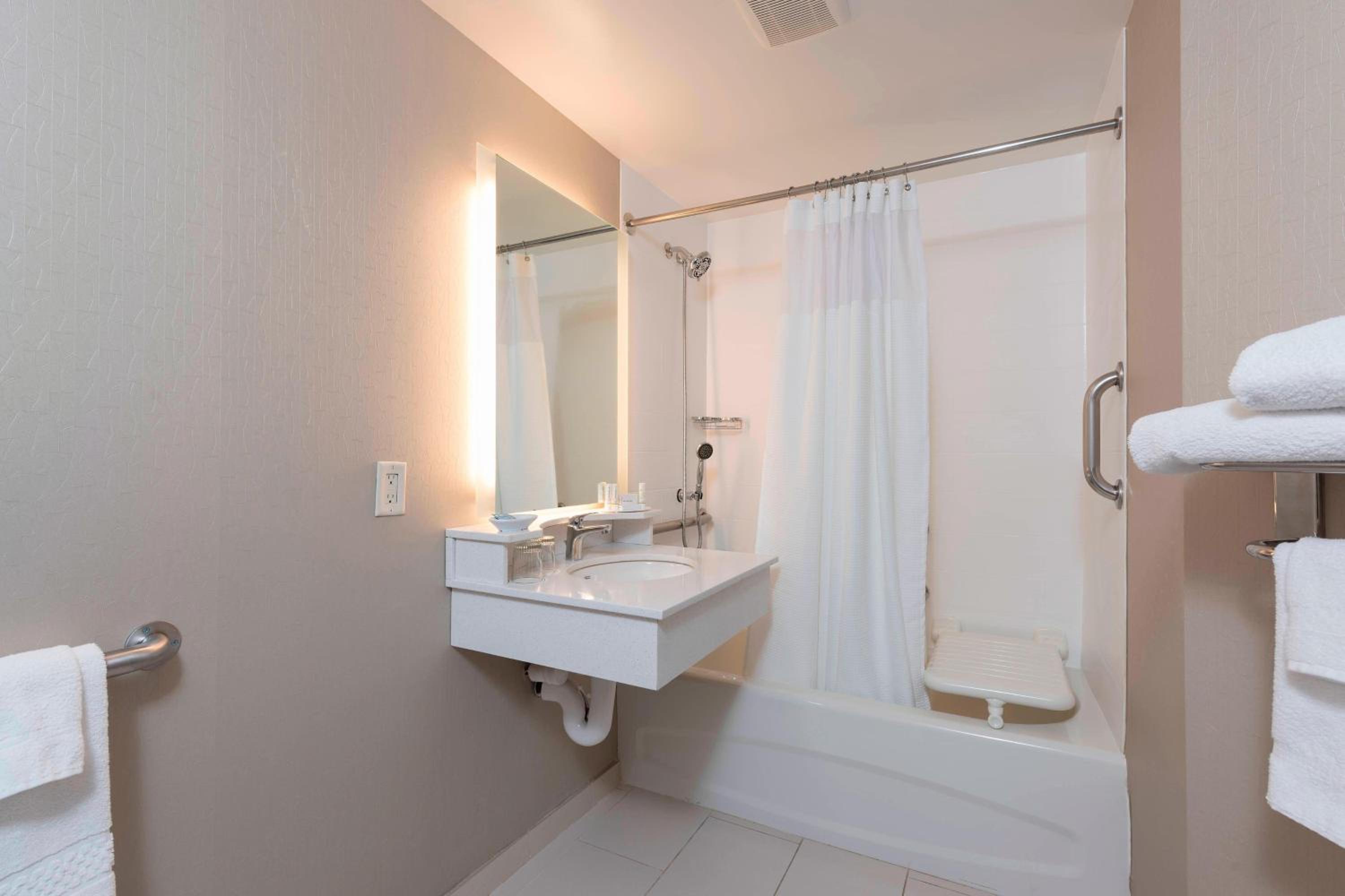 Double Suite with Two Double Beds and Trundle Bed photo 3