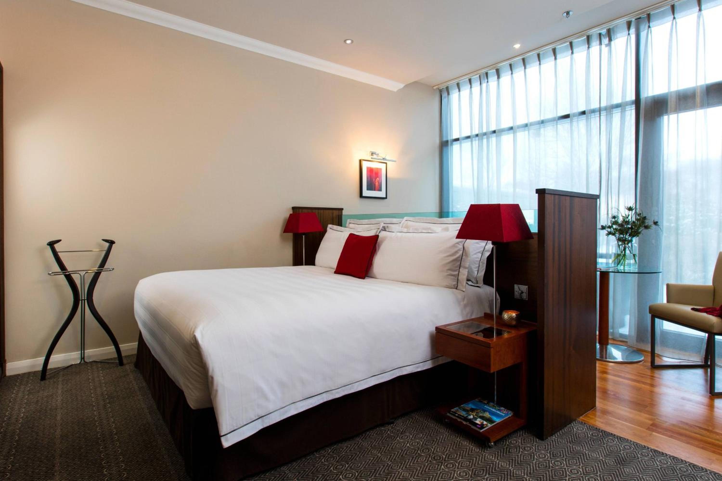 Signature Room, Guest room, 1 King - Photo 1