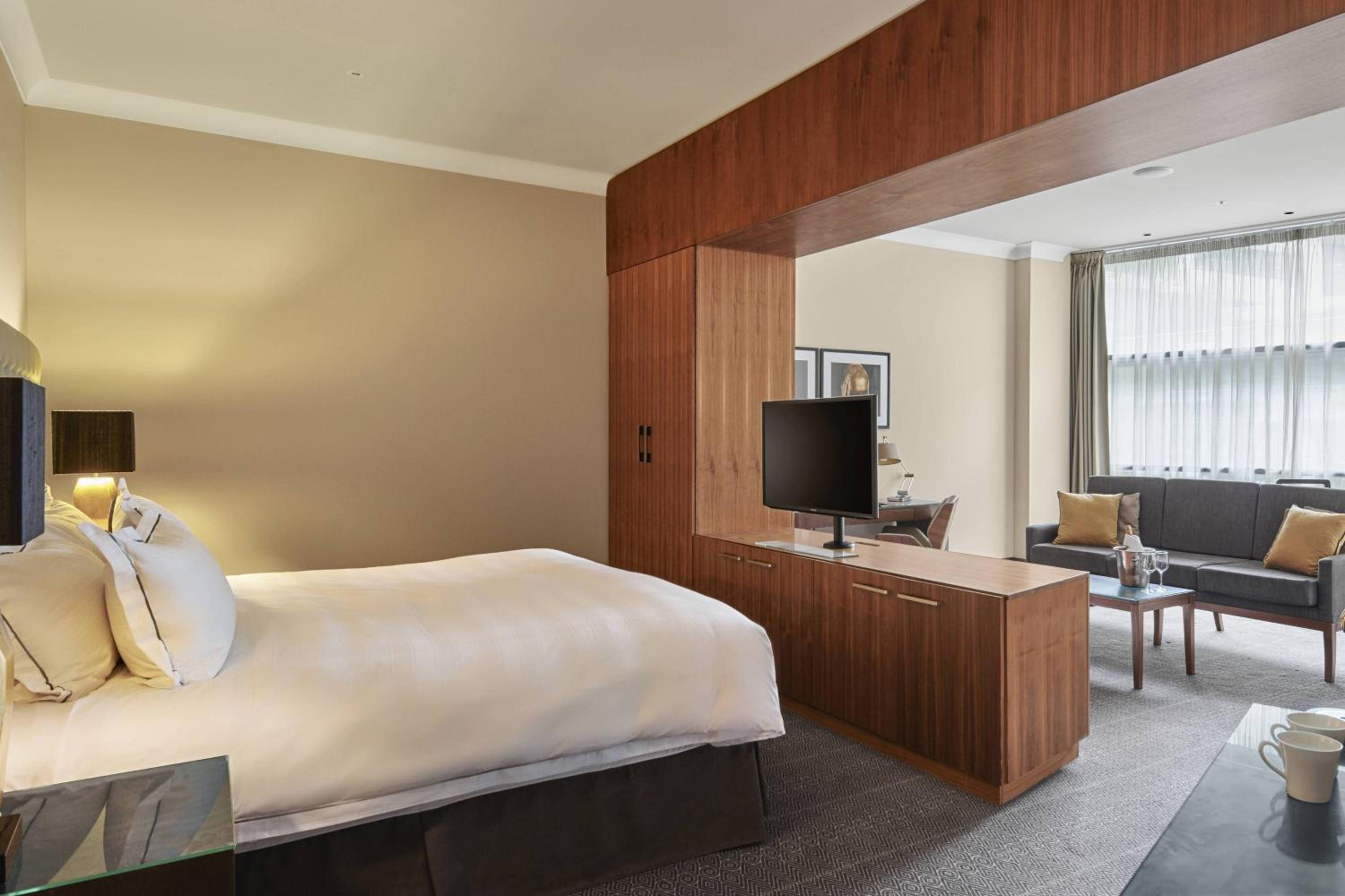 Autograph Room, Larger Guest room, 1 King - Photo 2
