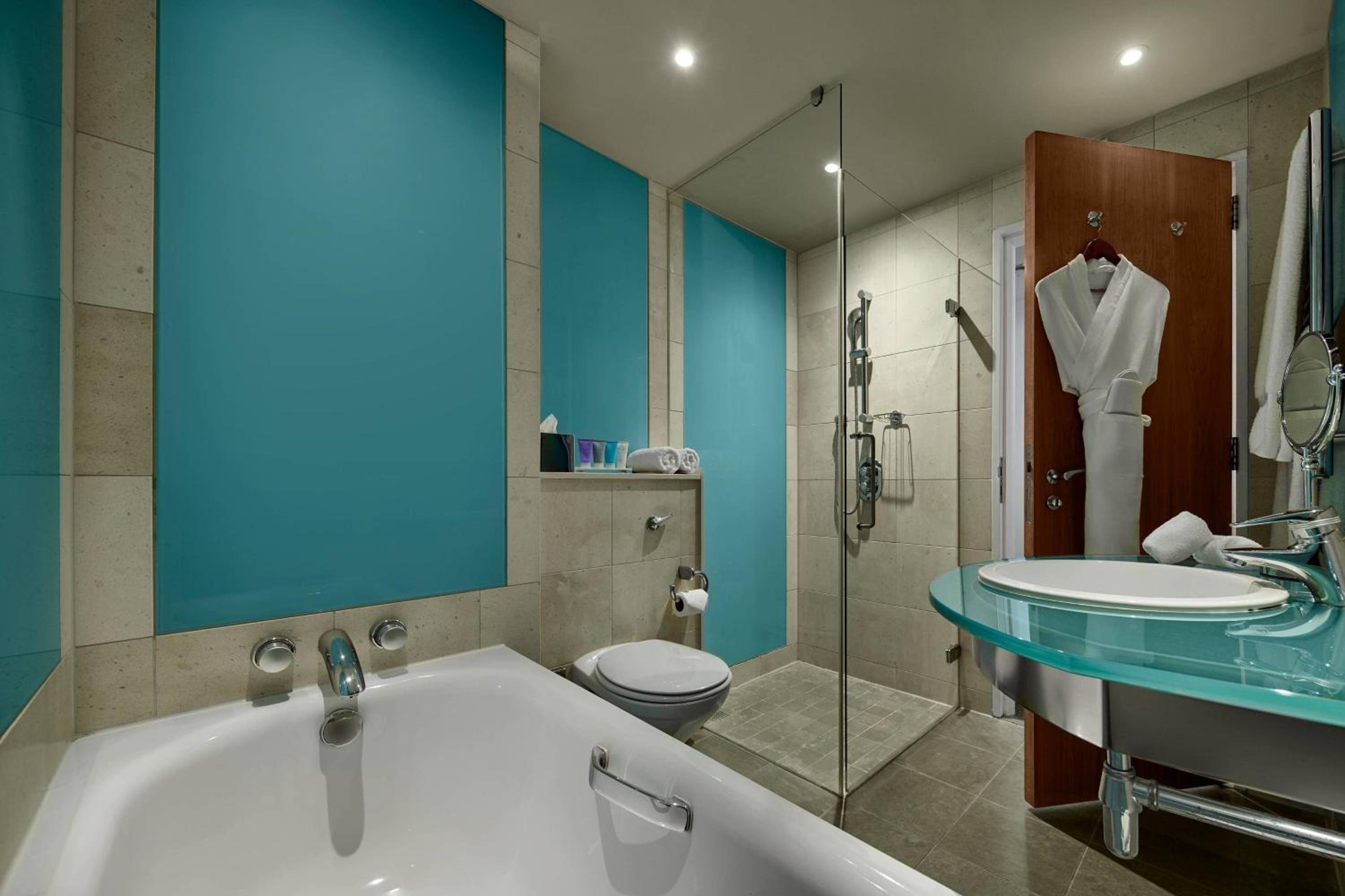 Signature Room, Guest room, 1 King - Photo 5