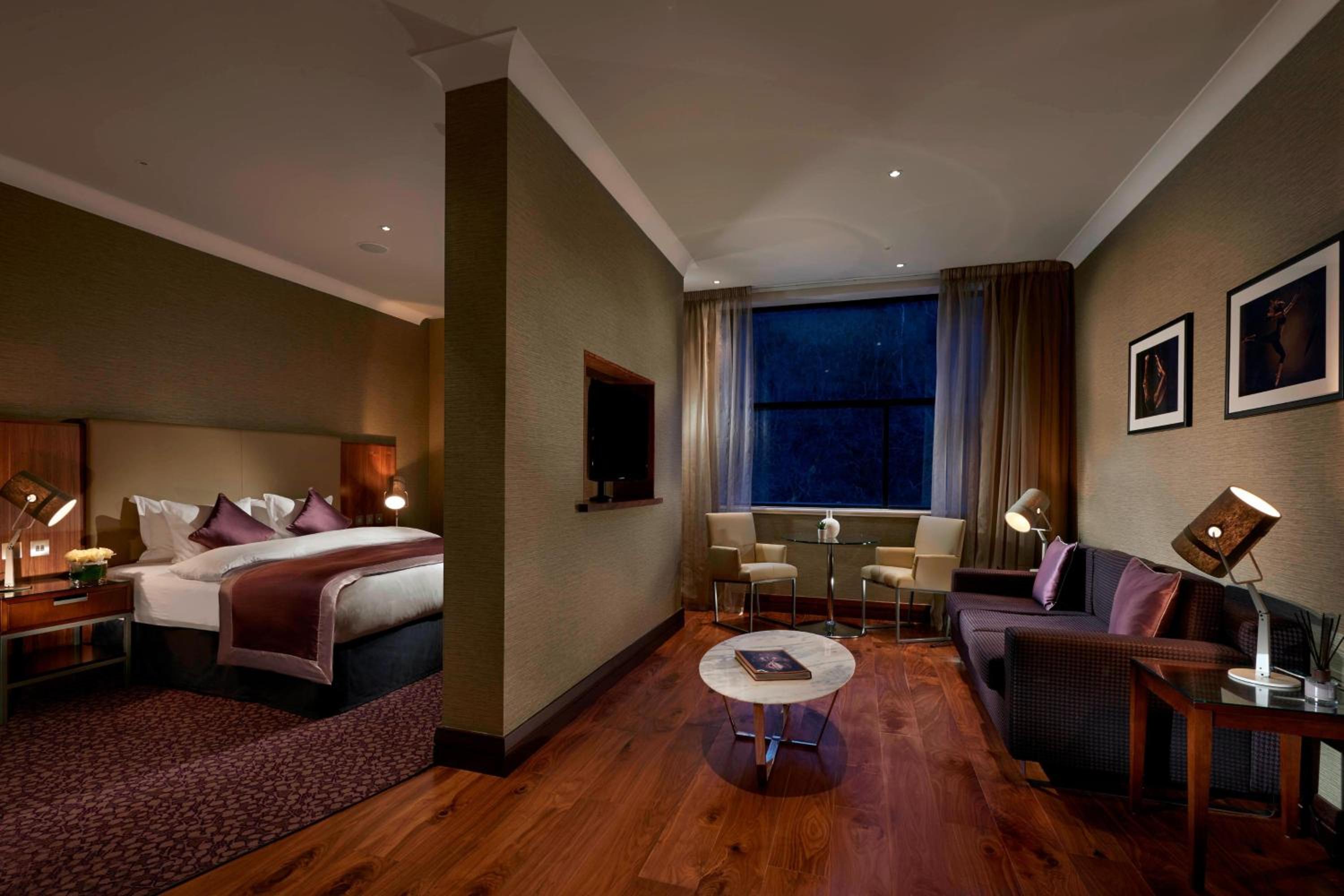 Glasshouse Suite, Larger Suite, 1 King, City view photo 3