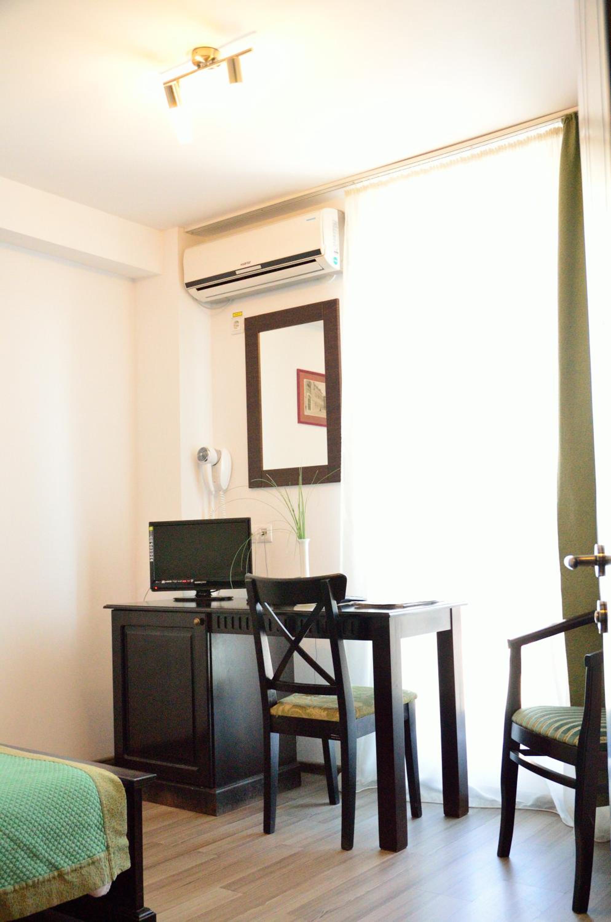 Single Room photo 2