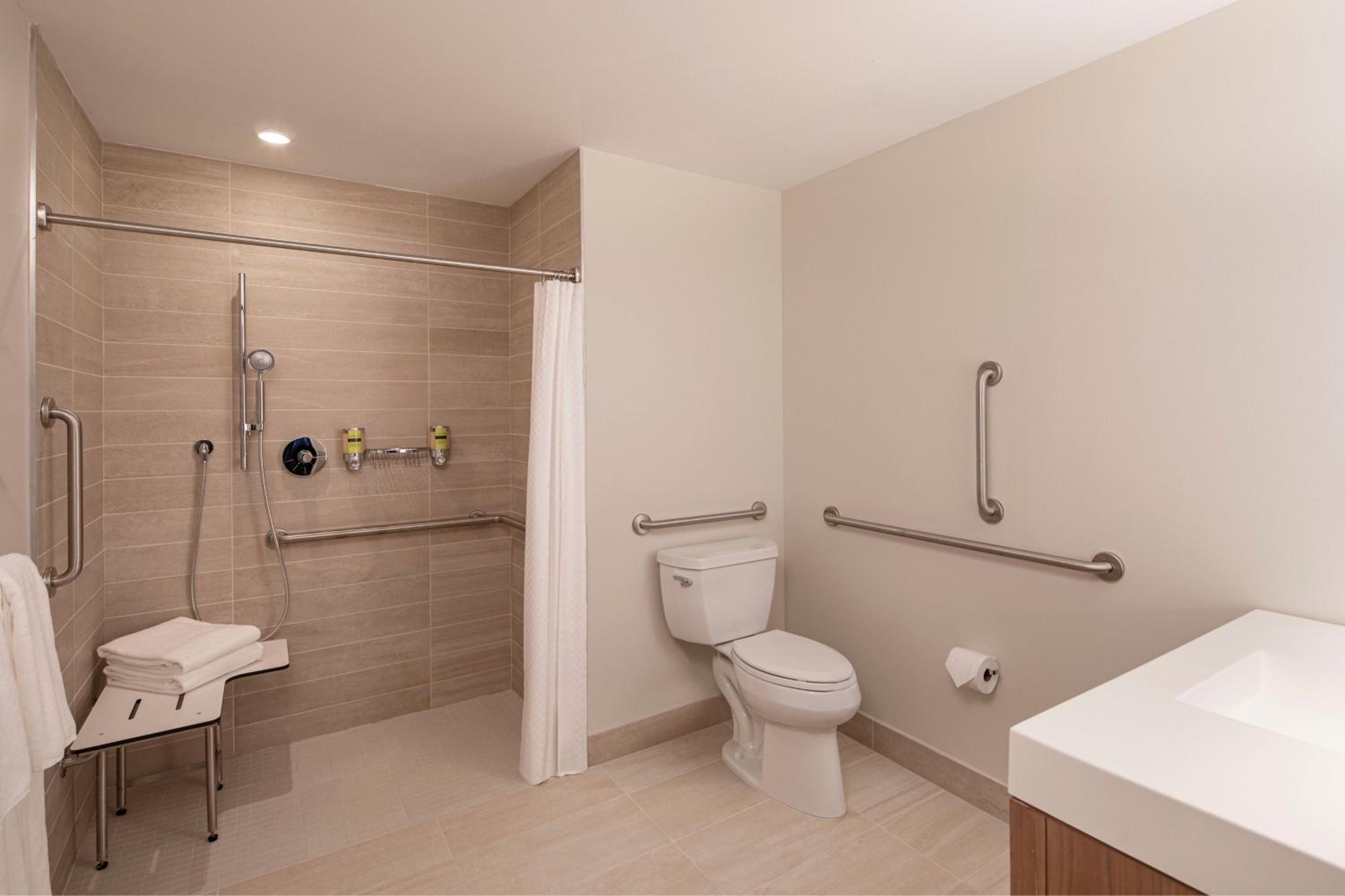 Guest room, 1 King, City view - Photo 6