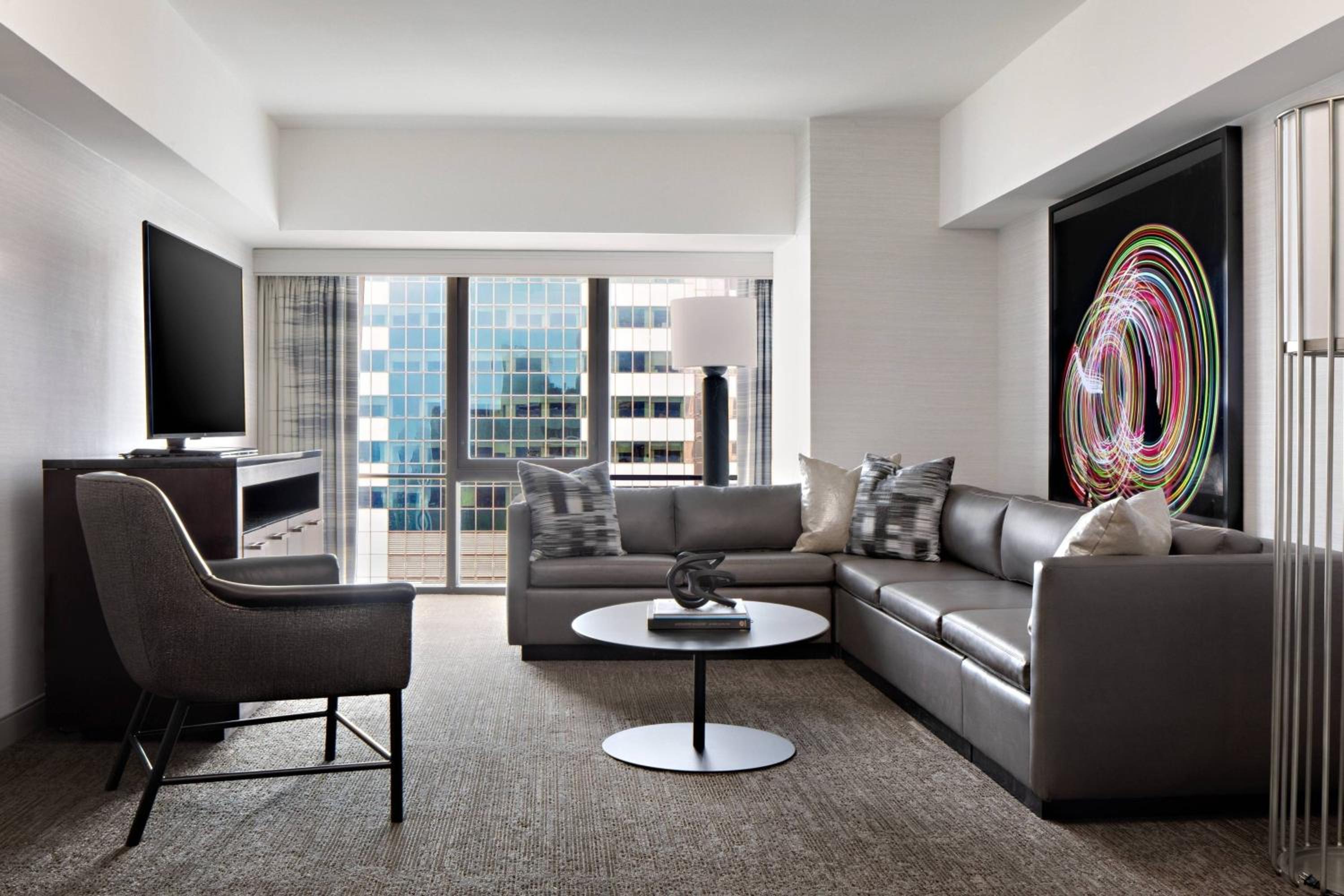 One-Bedroom Deluxe Suite with Two Double Beds and Sofa Bed - Club Lounge Access