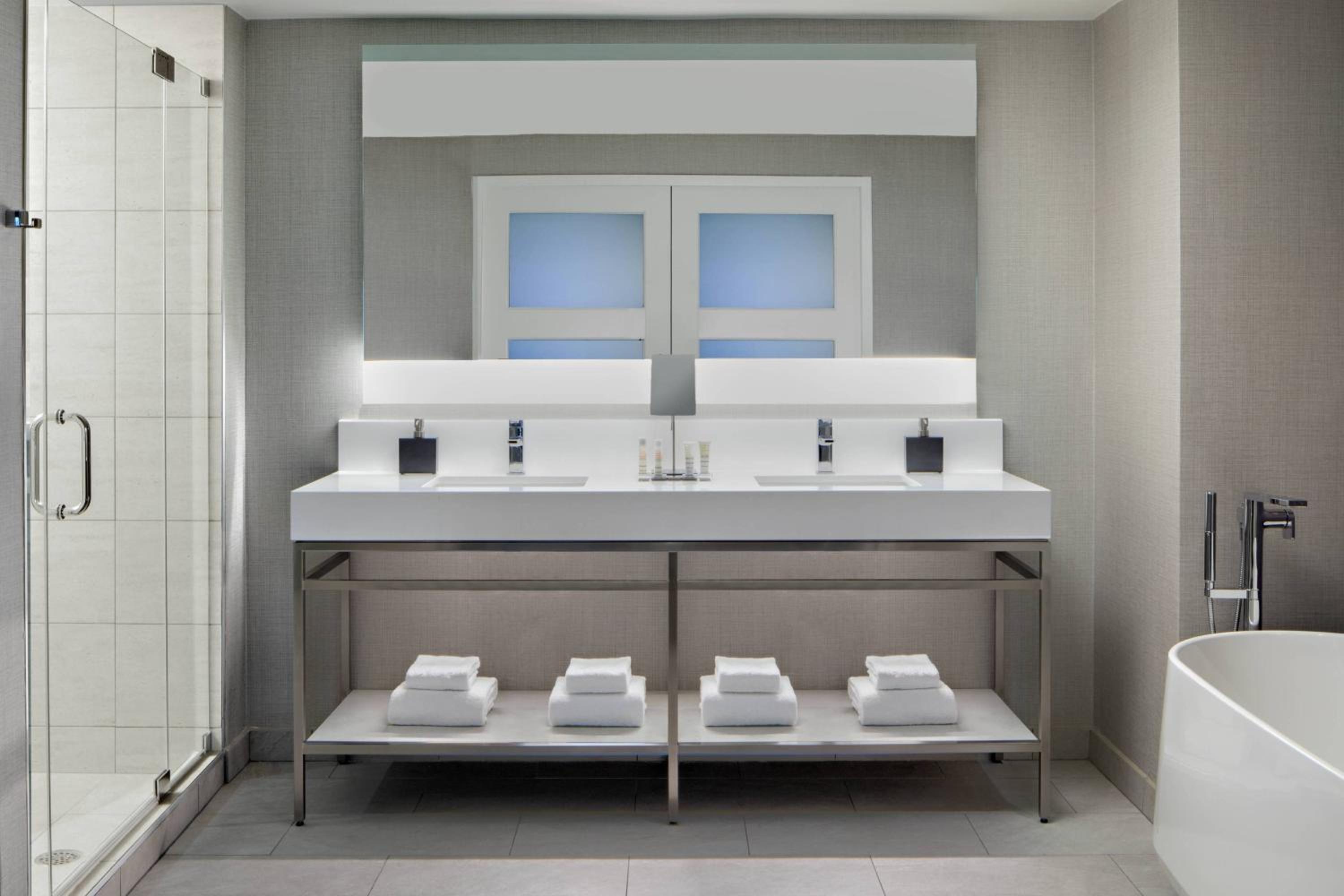 One-Bedroom Presidential King Suite with Sofa Bed thumbnail 5