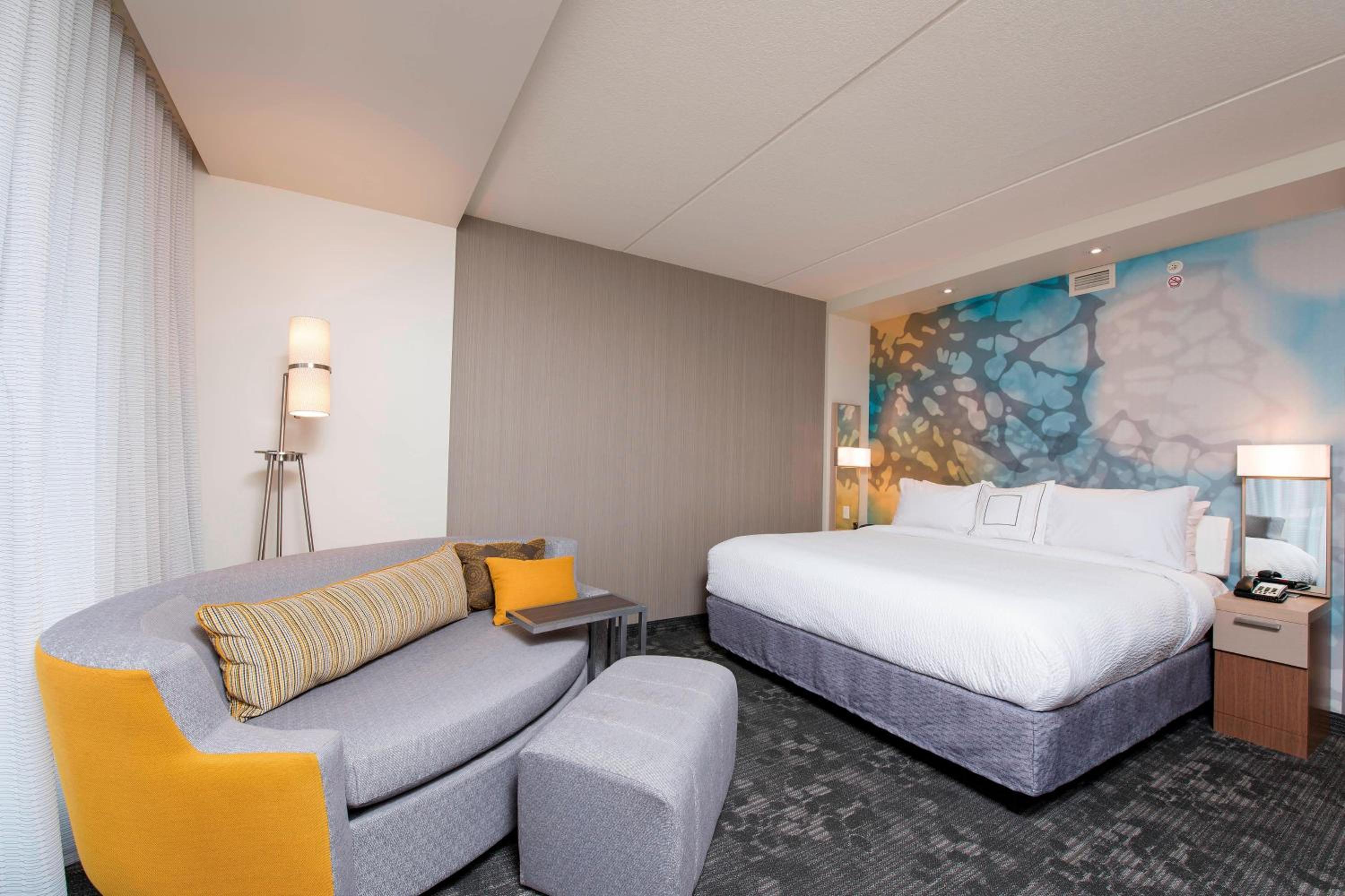 King Room - Hearing Accessible photo 2