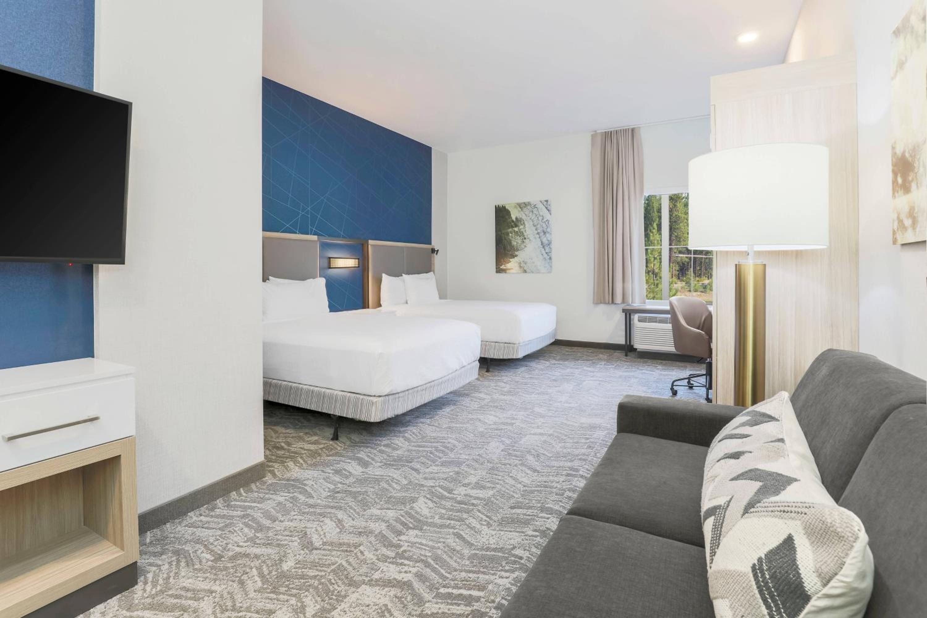 Suite with Two Queen Beds and Trundle Bed - Hearing Accessible - Photo 2