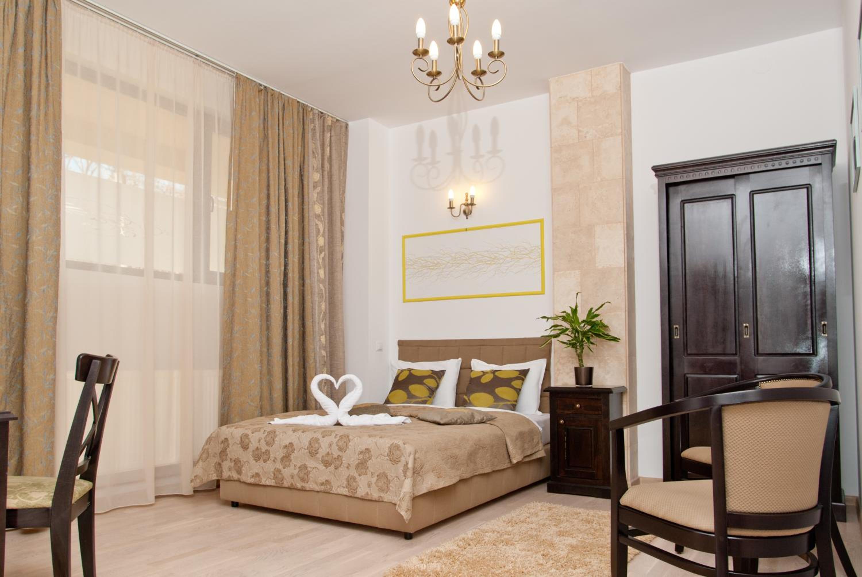 Double Room - Photo 7