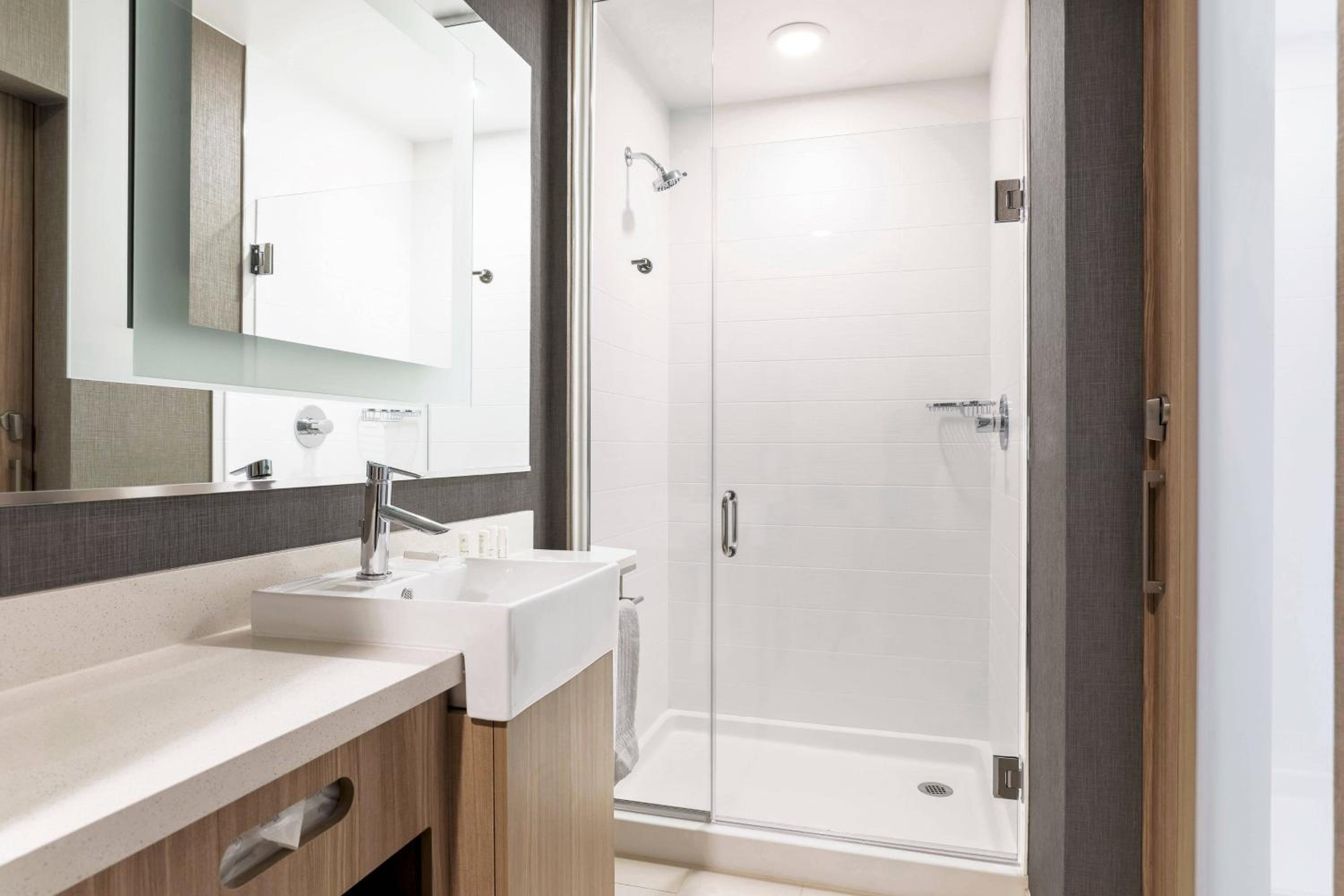 Suite with Two Queen Beds and Trundle Bed - Hearing Accessible - Photo 6