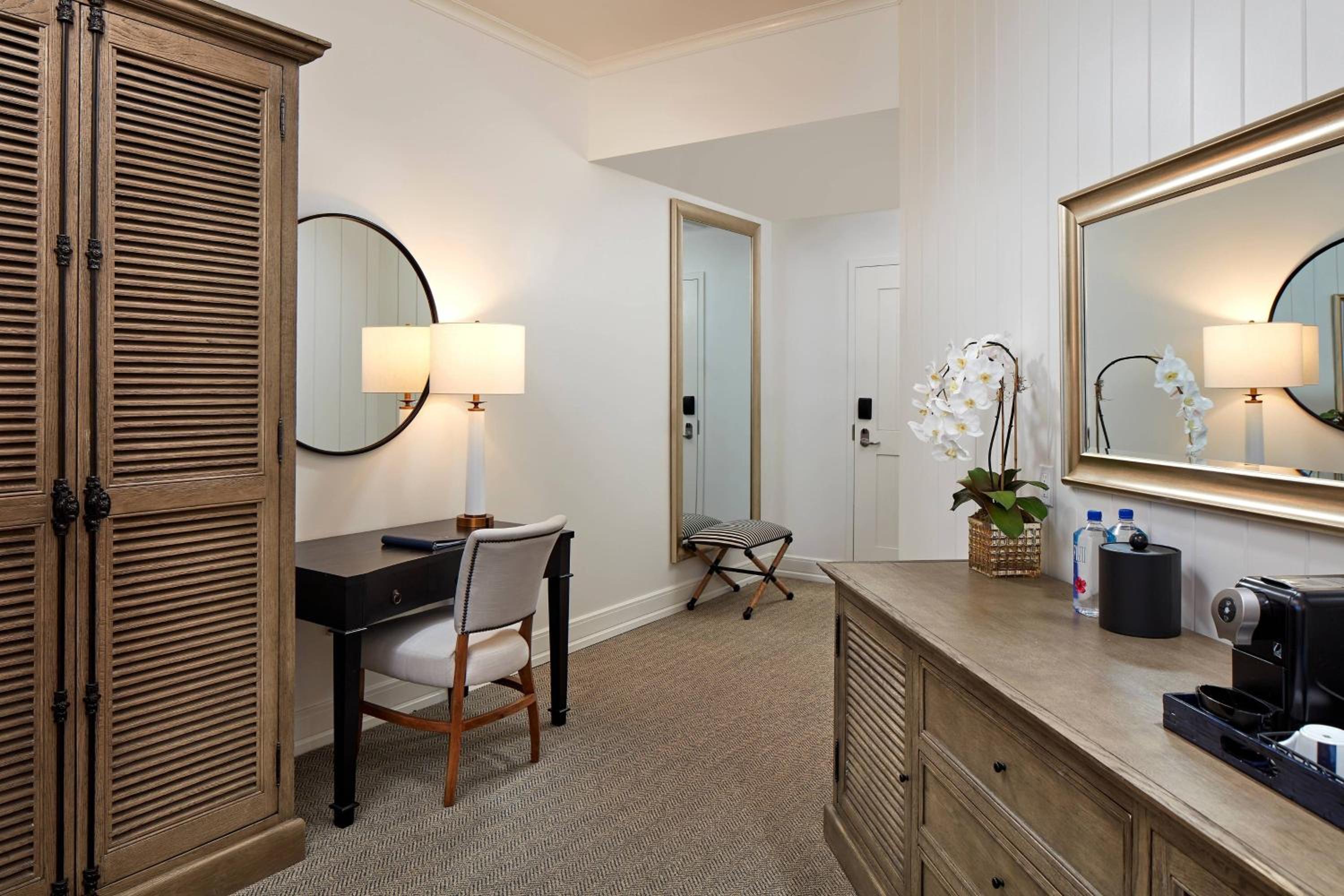 Classic, Guest room, 1 King - Photo 6