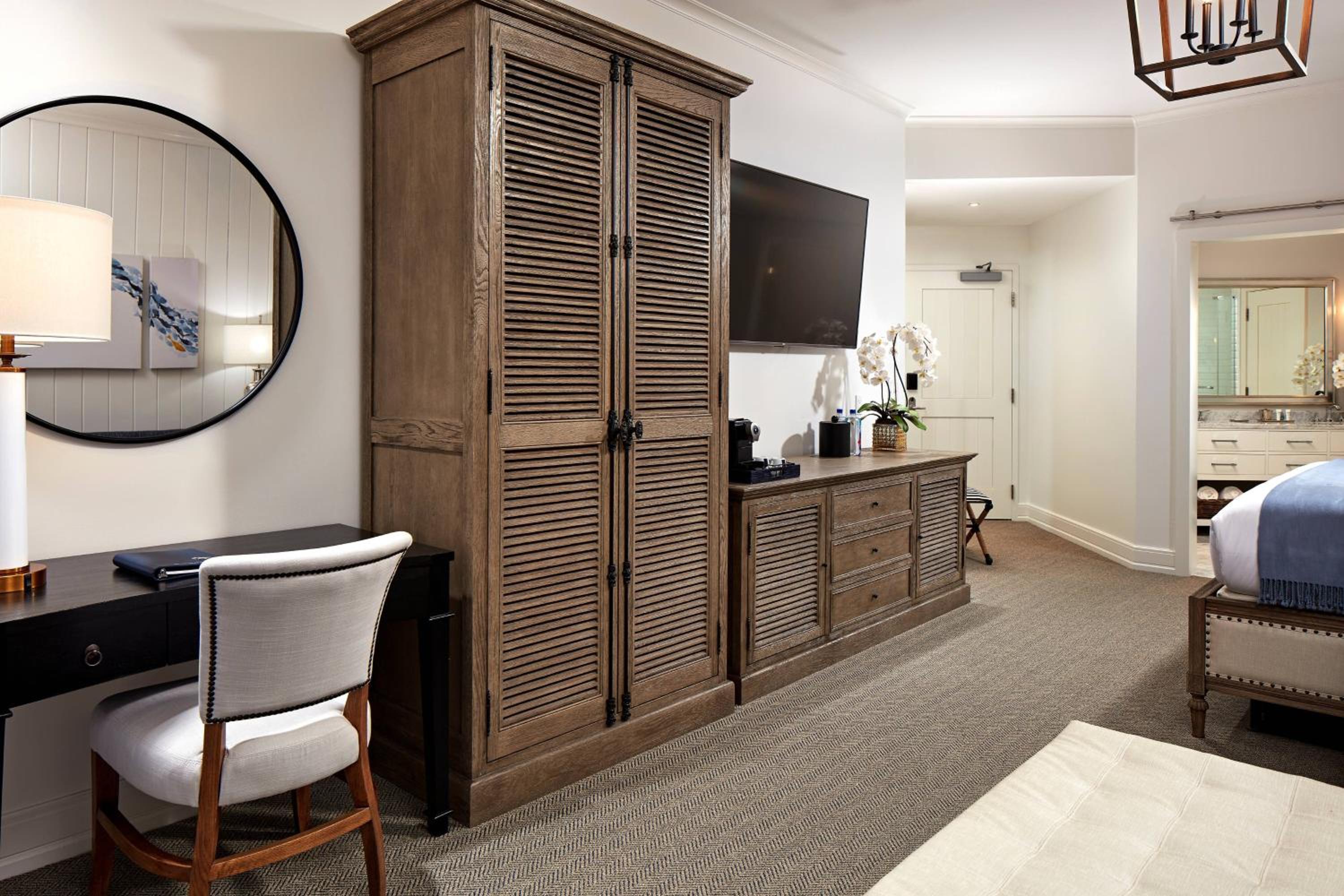 Classic, Guest room, 1 King - Photo 7