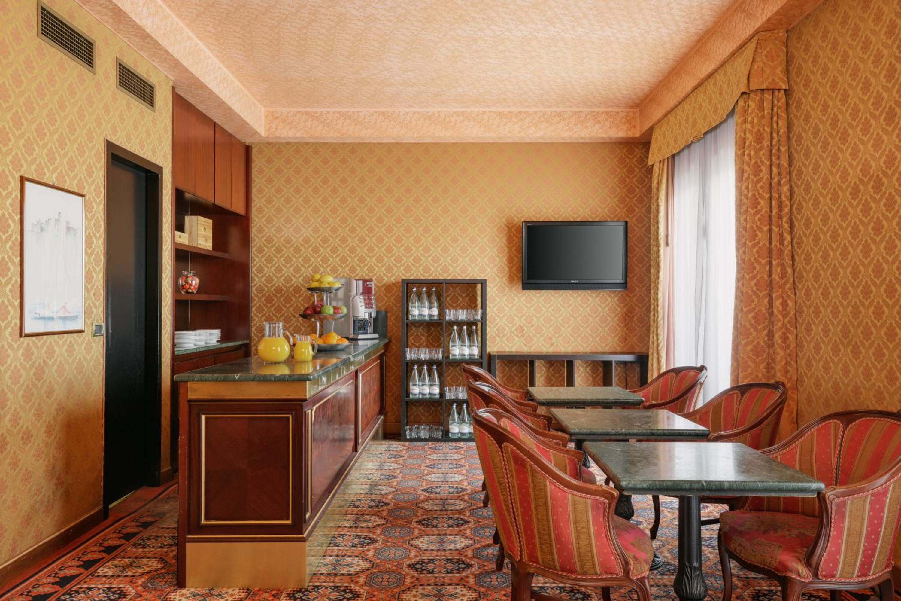 Presidential Queen Suite