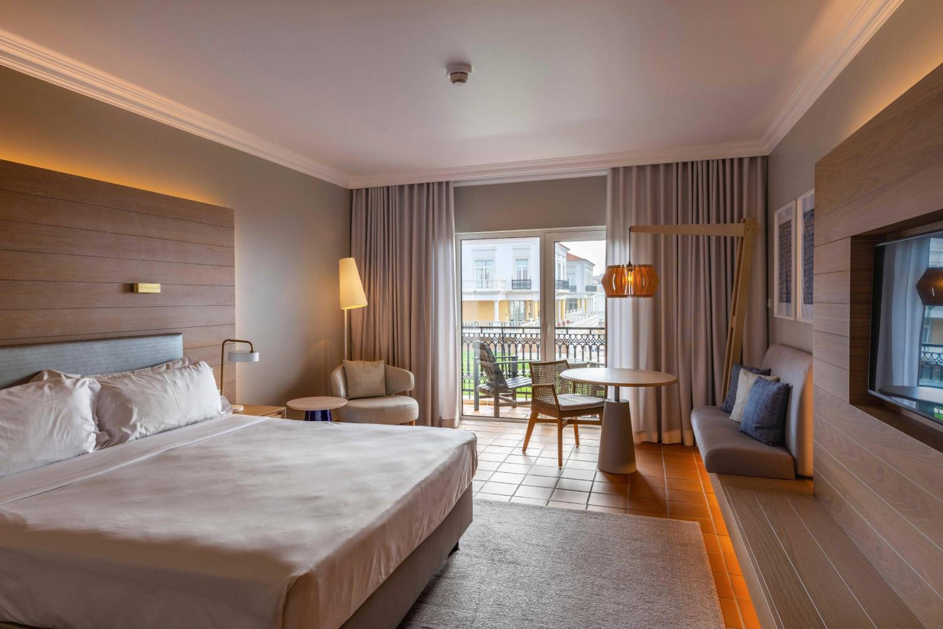 Guest room, 1 King, Oceanside - Photo 1