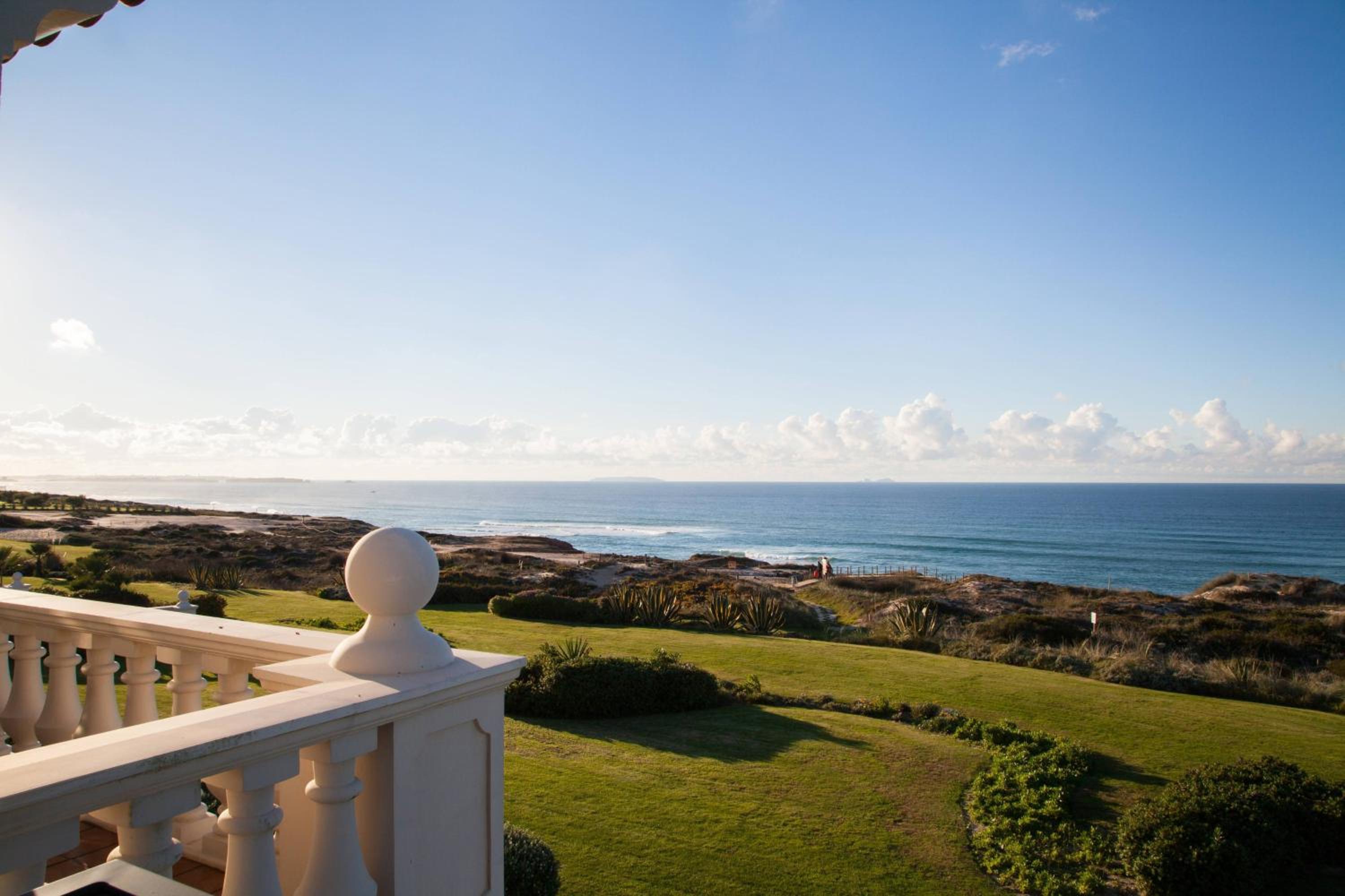 Guest room, 1 King, Premium view, Oceanfront - Photo 4