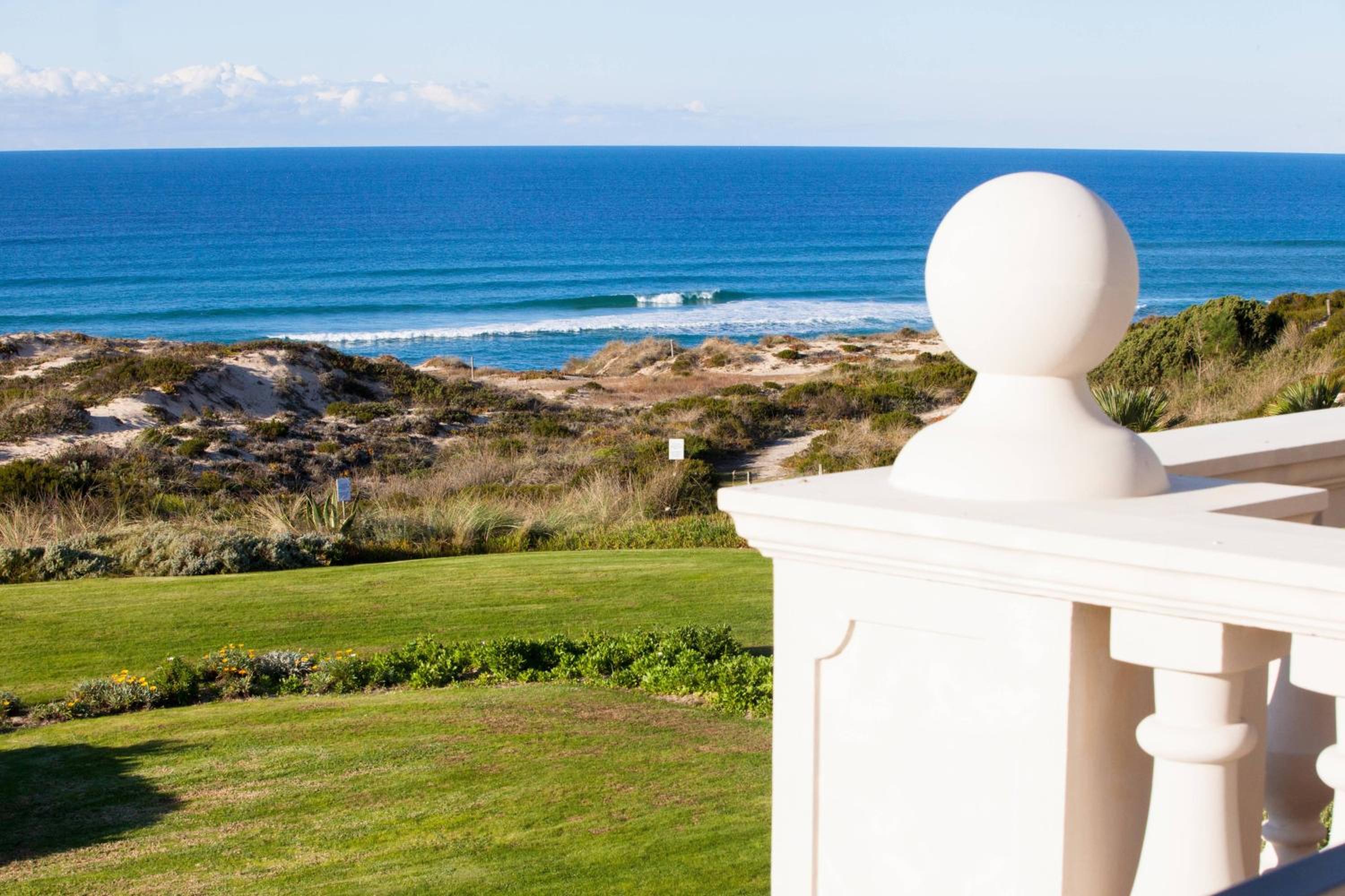 One-Bedroom  Premium King Suite Oceanfront - Photo 5