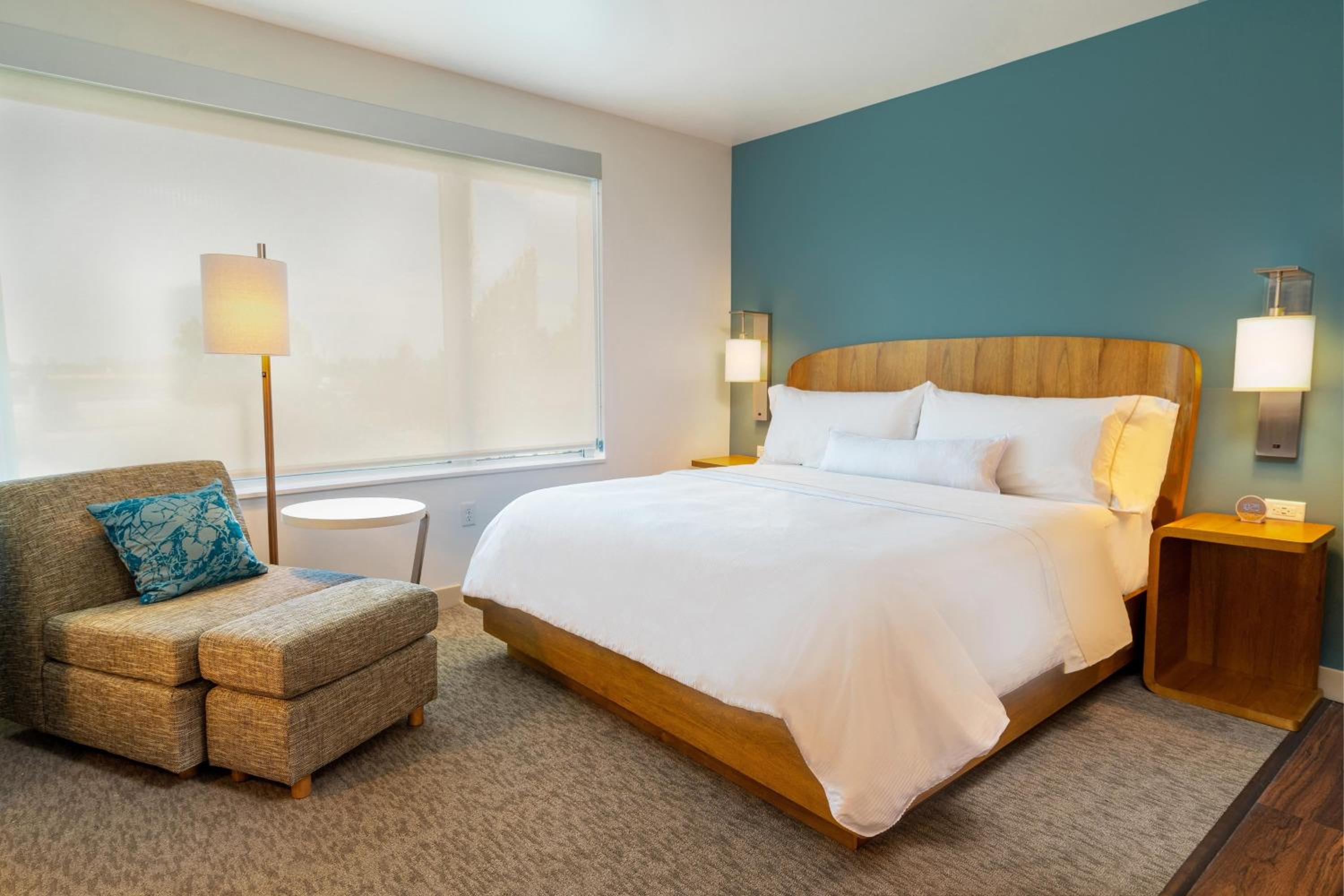 Guest Room, 1 King - Photo 1
