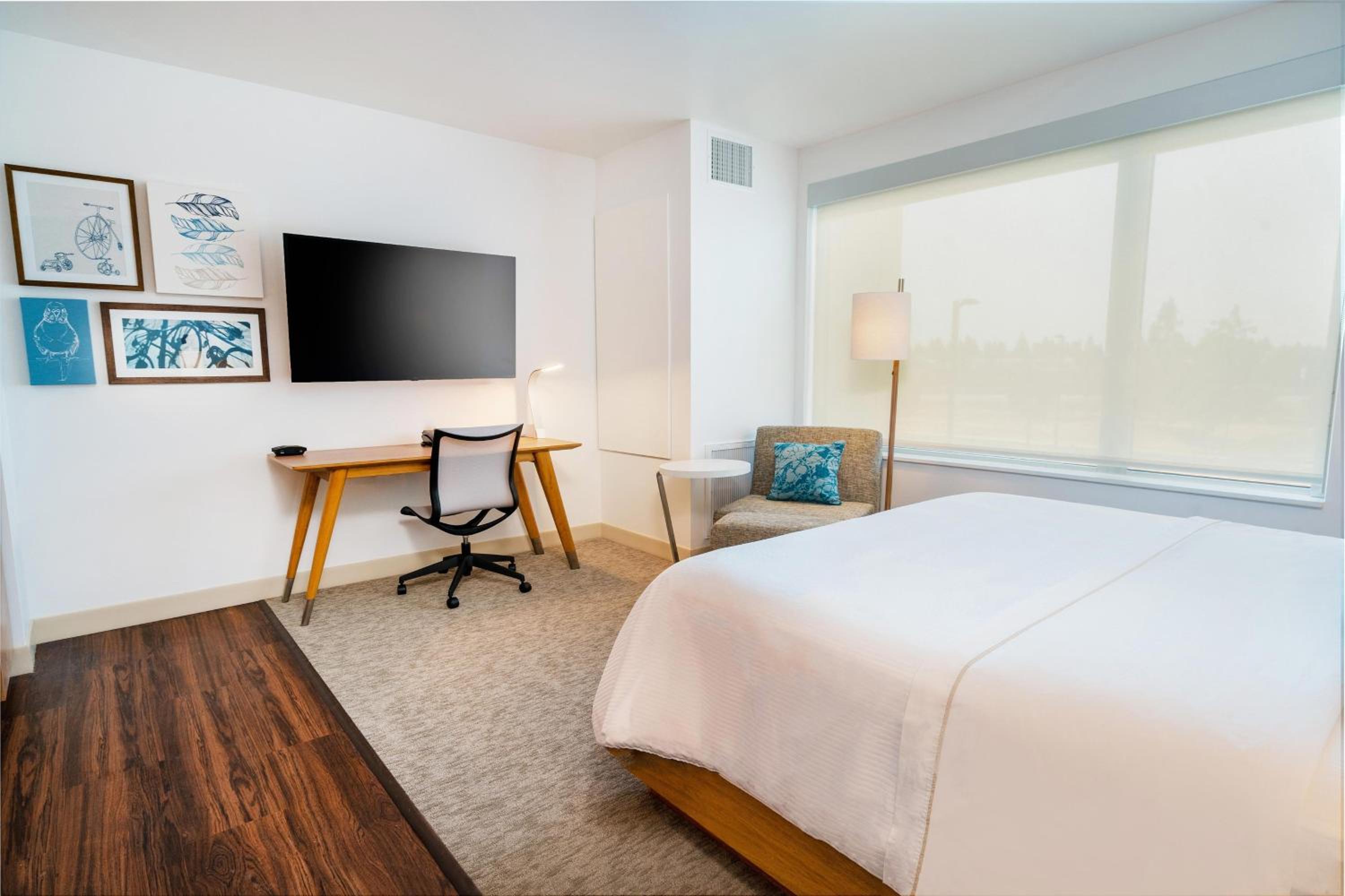 Guest Room, 1 King - Photo 2