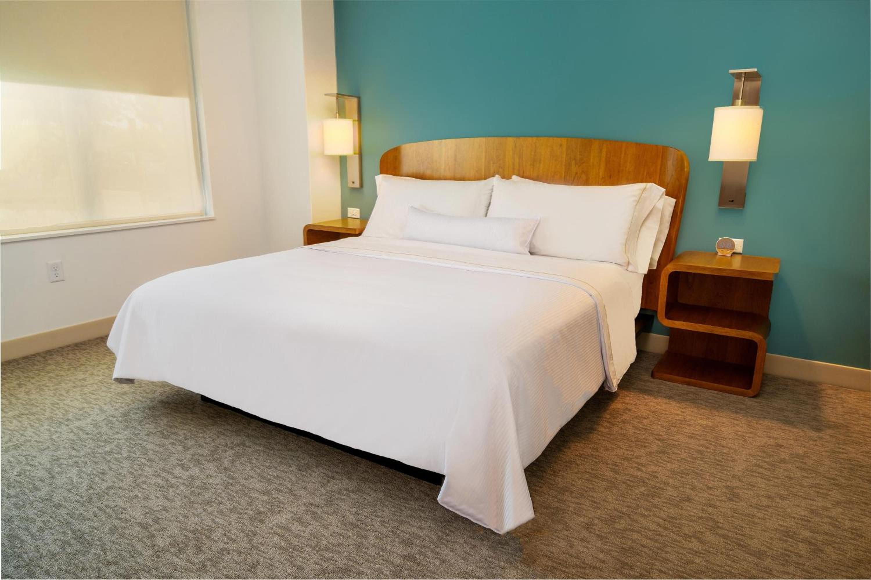 Guest Room, 1 King - Photo 3