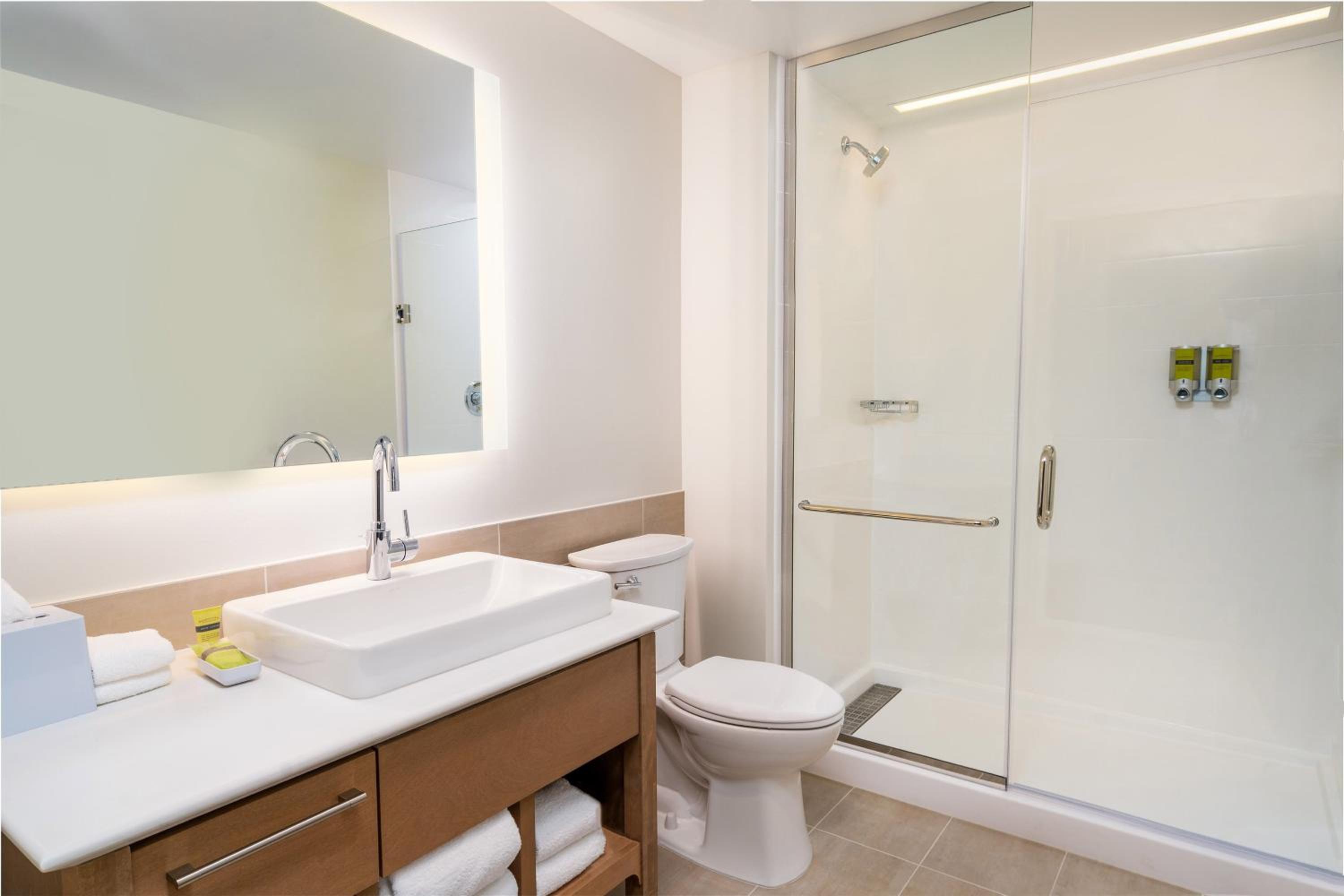 Wellness Studio Suite with Two Queen Beds - Photo 3