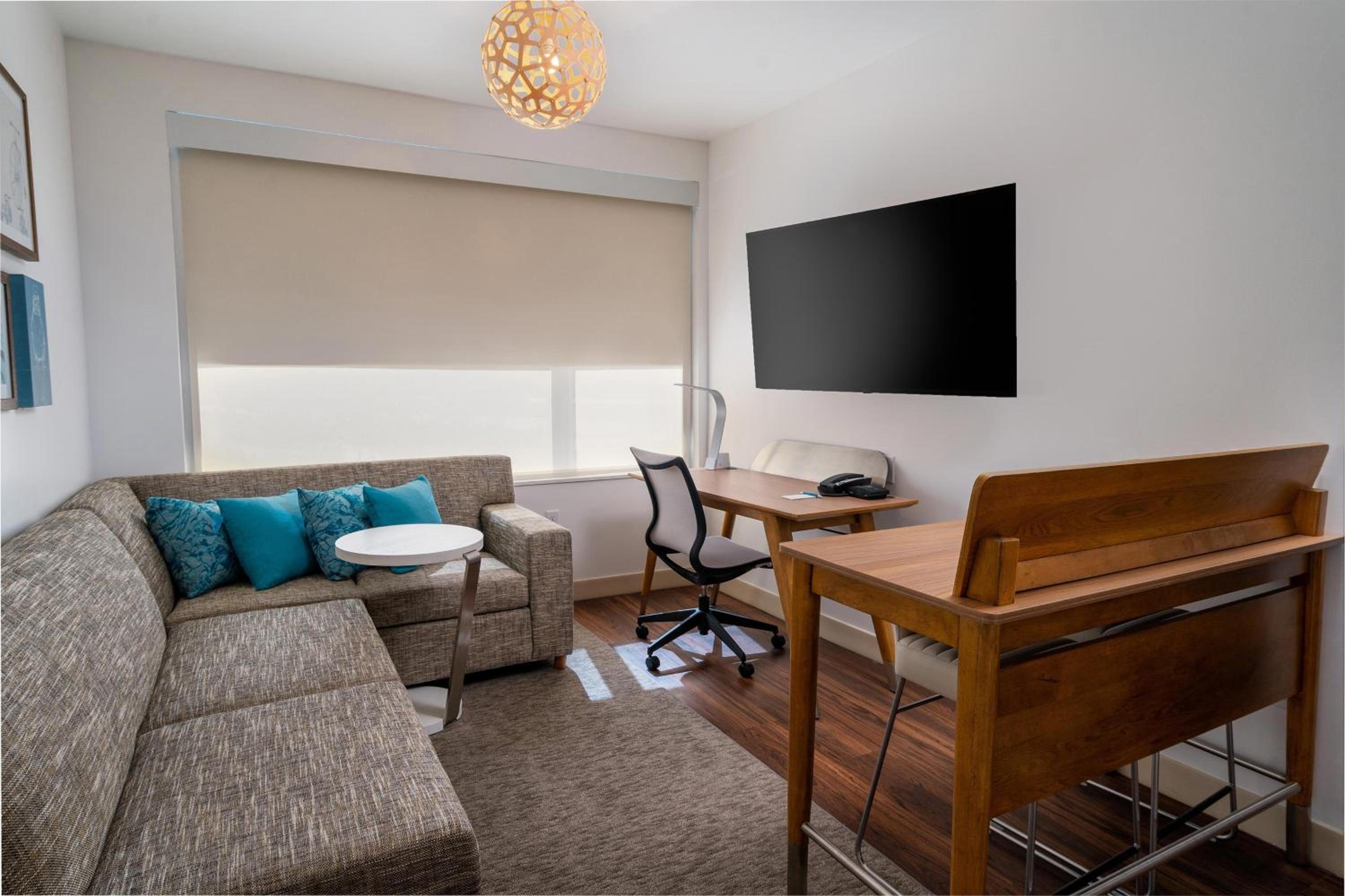 One-Bedroom Executive King Suite with Sofa Bed - Mobility Accessible with Tub