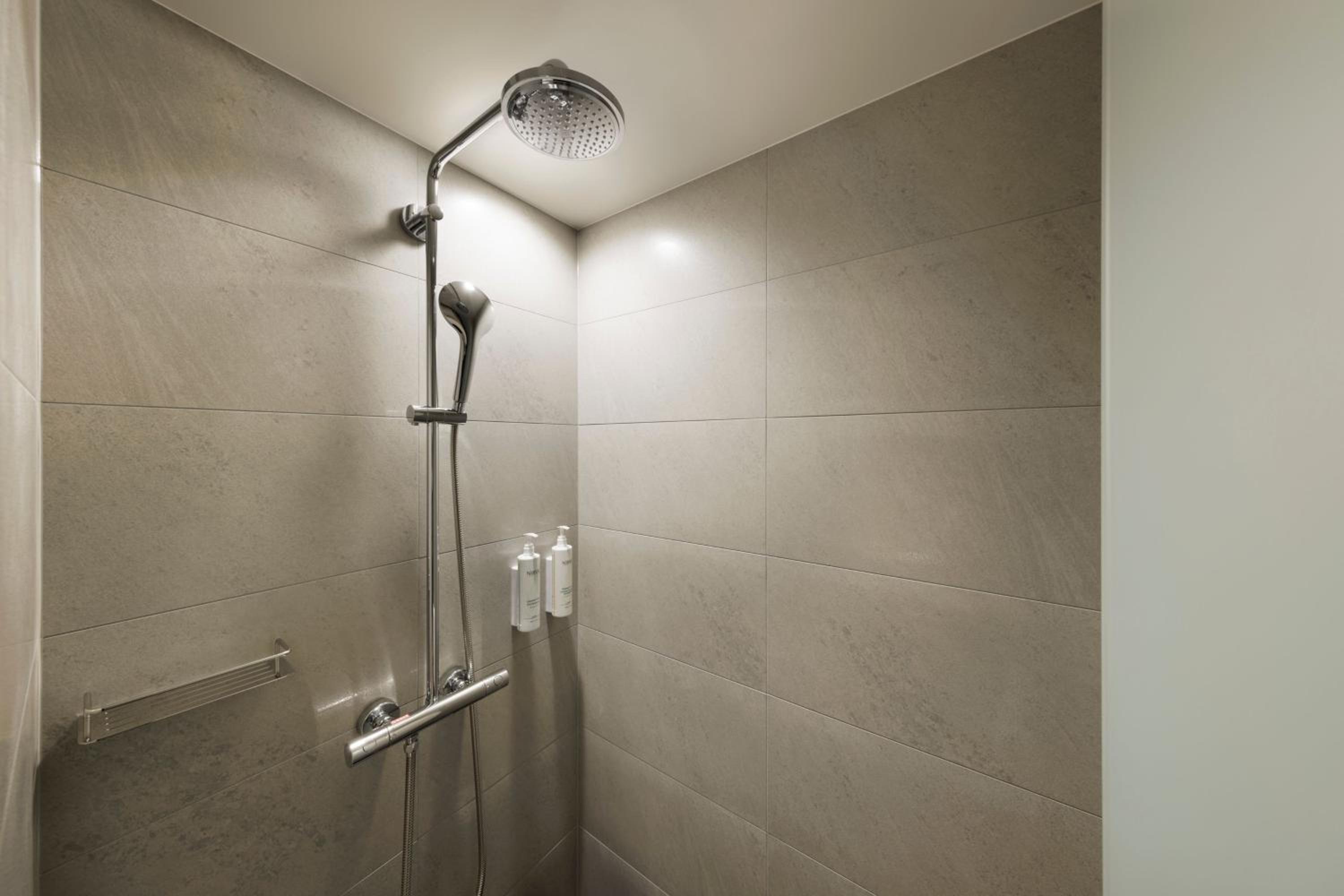 Standard Twin Room - Photo 6