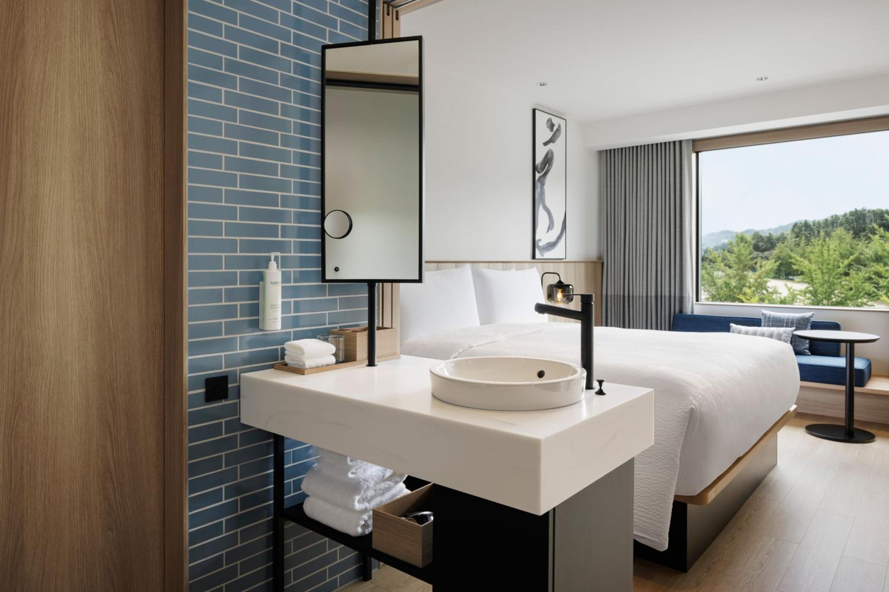 Standard King Room - Photo 3