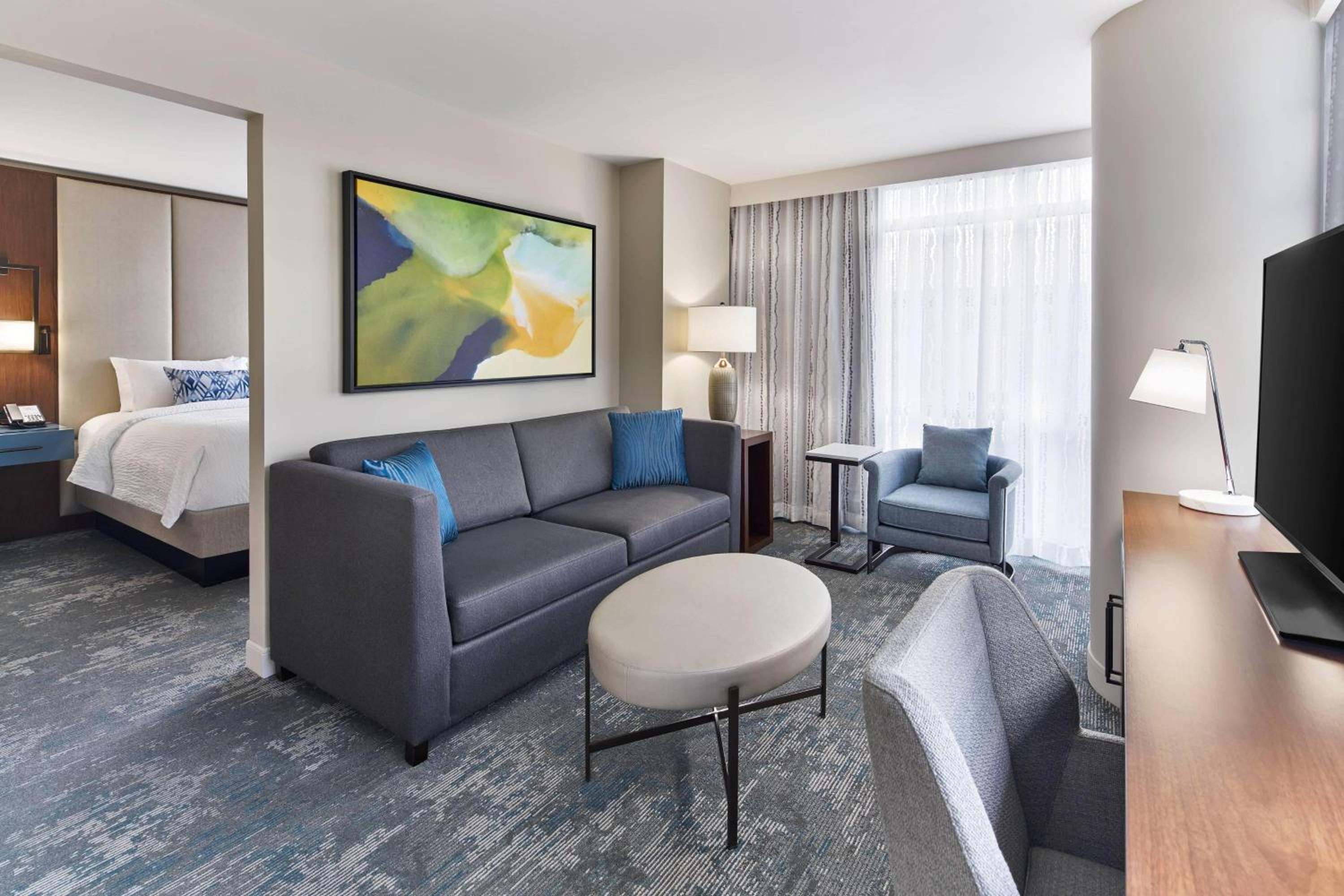 Superior Corner King Studio Suite with Roll-in Shower - Hearing Accessible photo 2