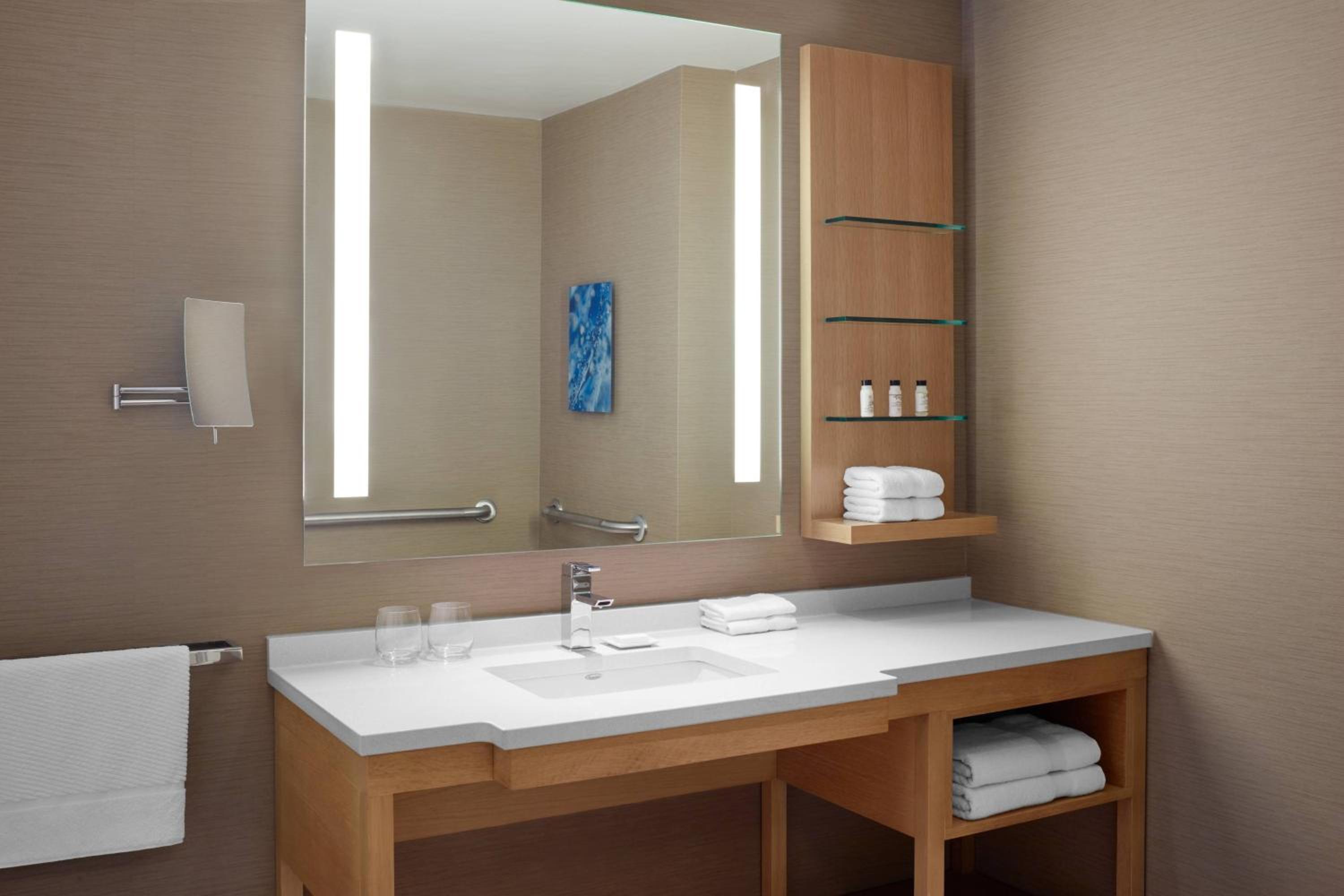 King Room thumbnail 5