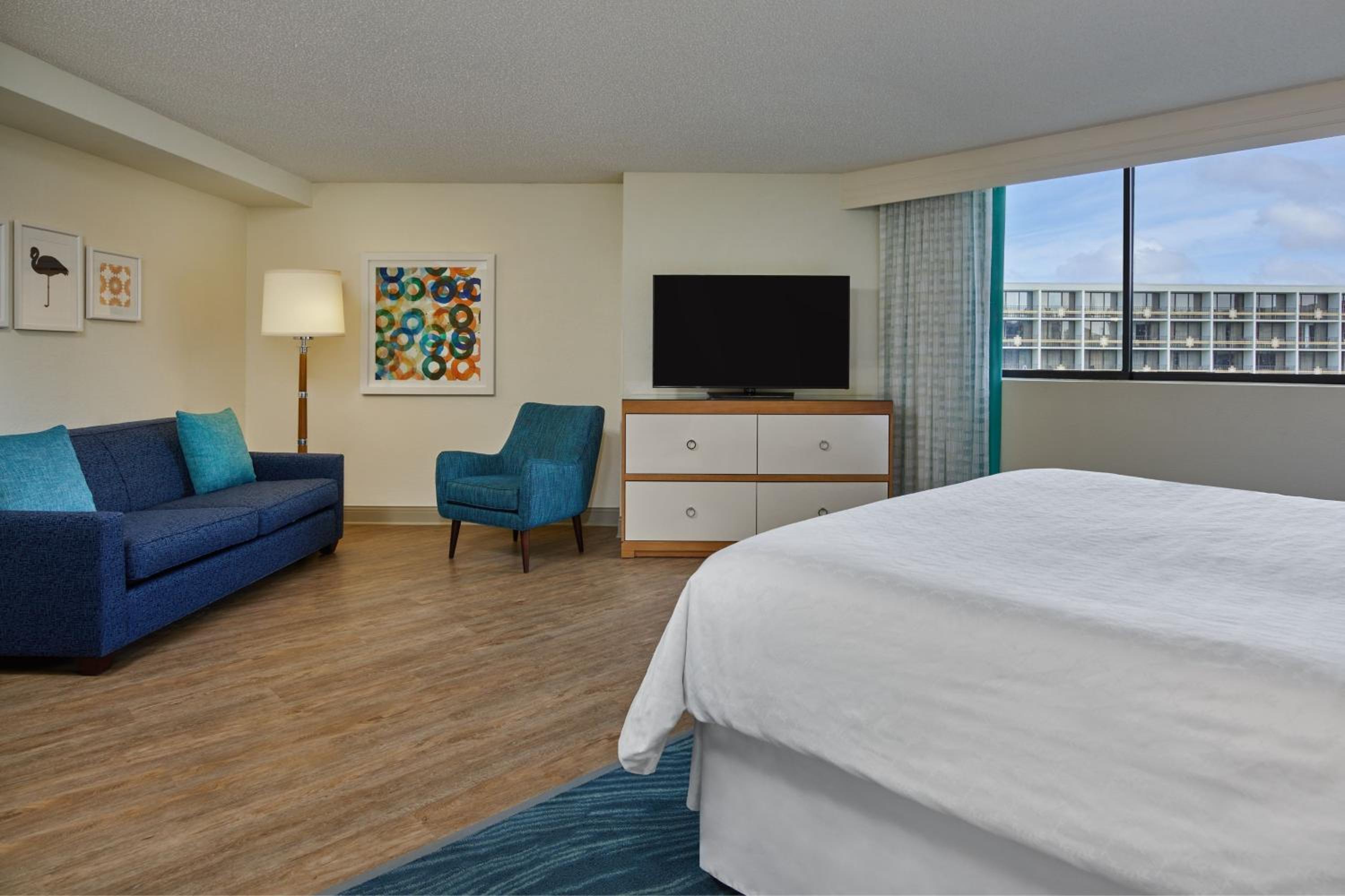 Executive Suite w/King, 1 Bedroom Executive Suite, Pool view