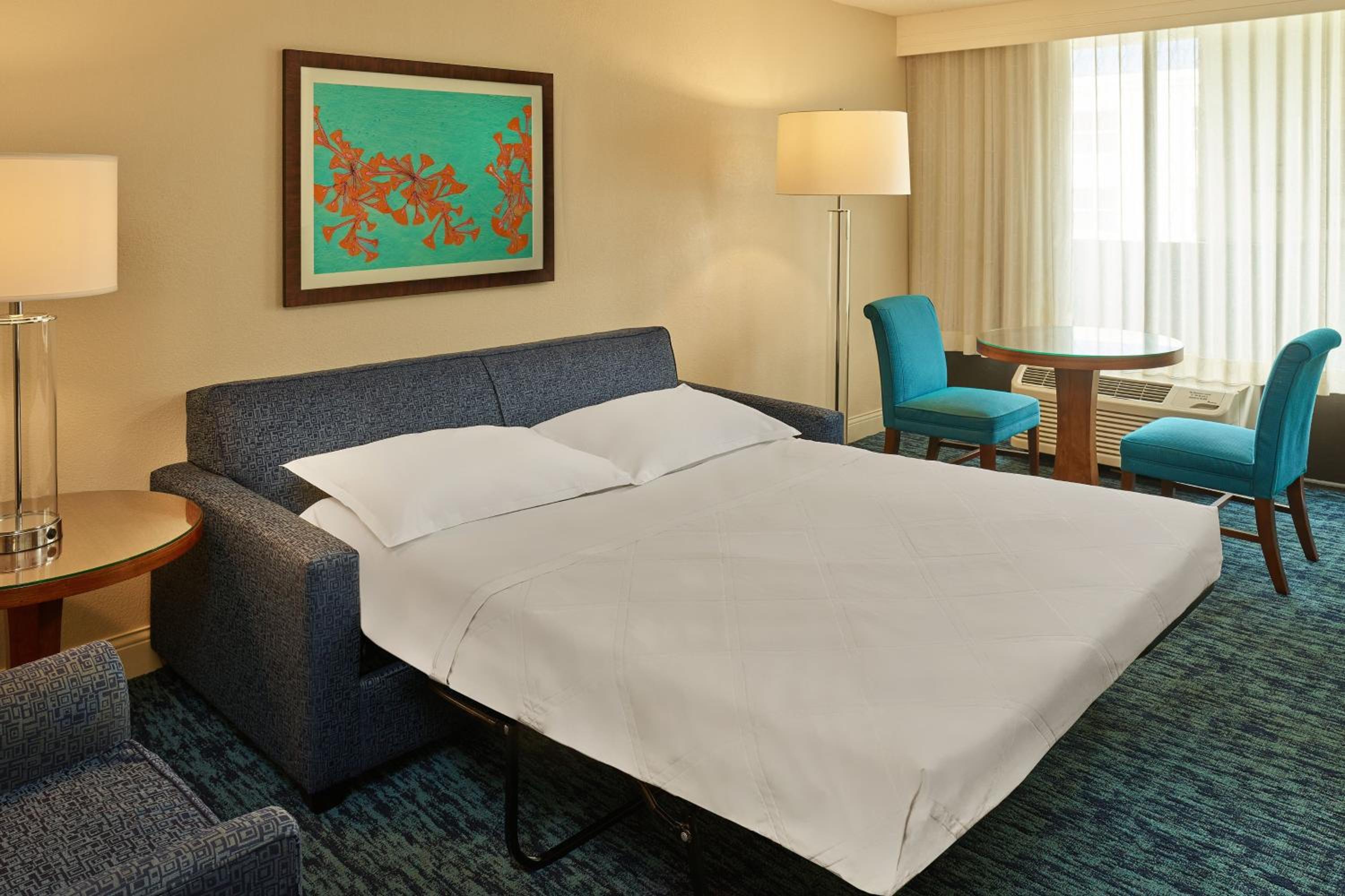 One-Bedroom Suite with Two Double Beds and Sofa Bed - Pool View photo 2