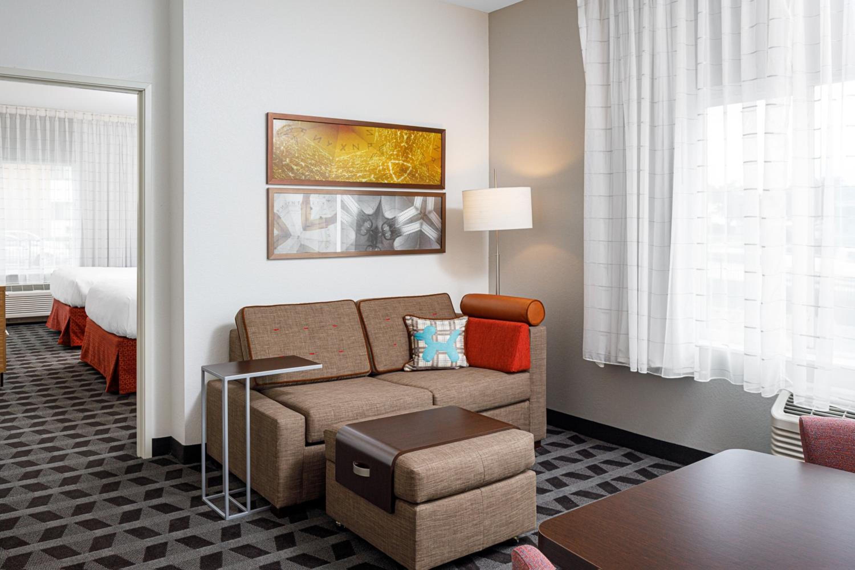 One-Bedroom Suite with Two Queen Beds and Sofa Bed - Photo 1