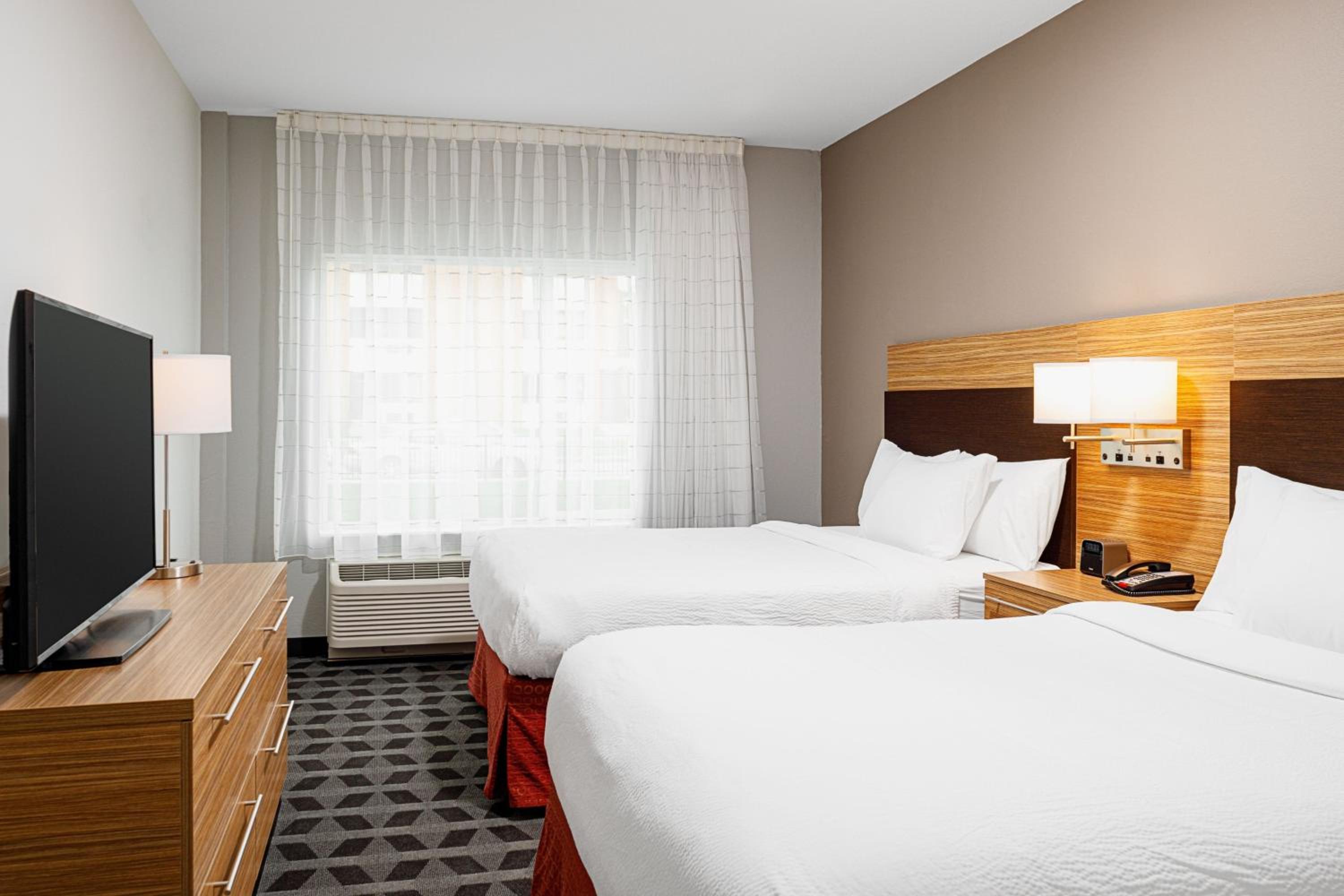 One-Bedroom Queen Suite with Sofa Bed - Hearing Accessible
