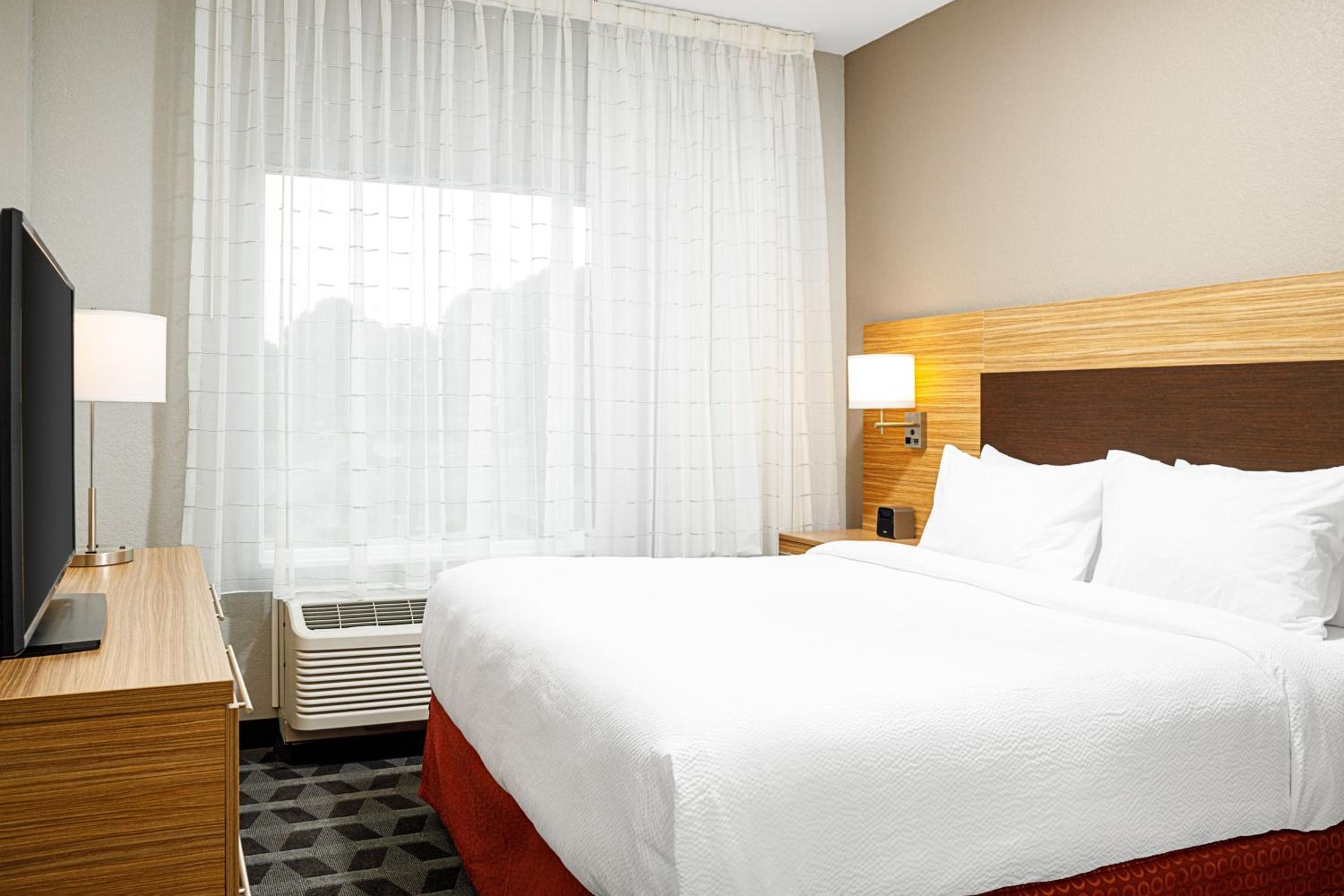 One-Bedroom King Suite with Sofa Bed - Photo 2