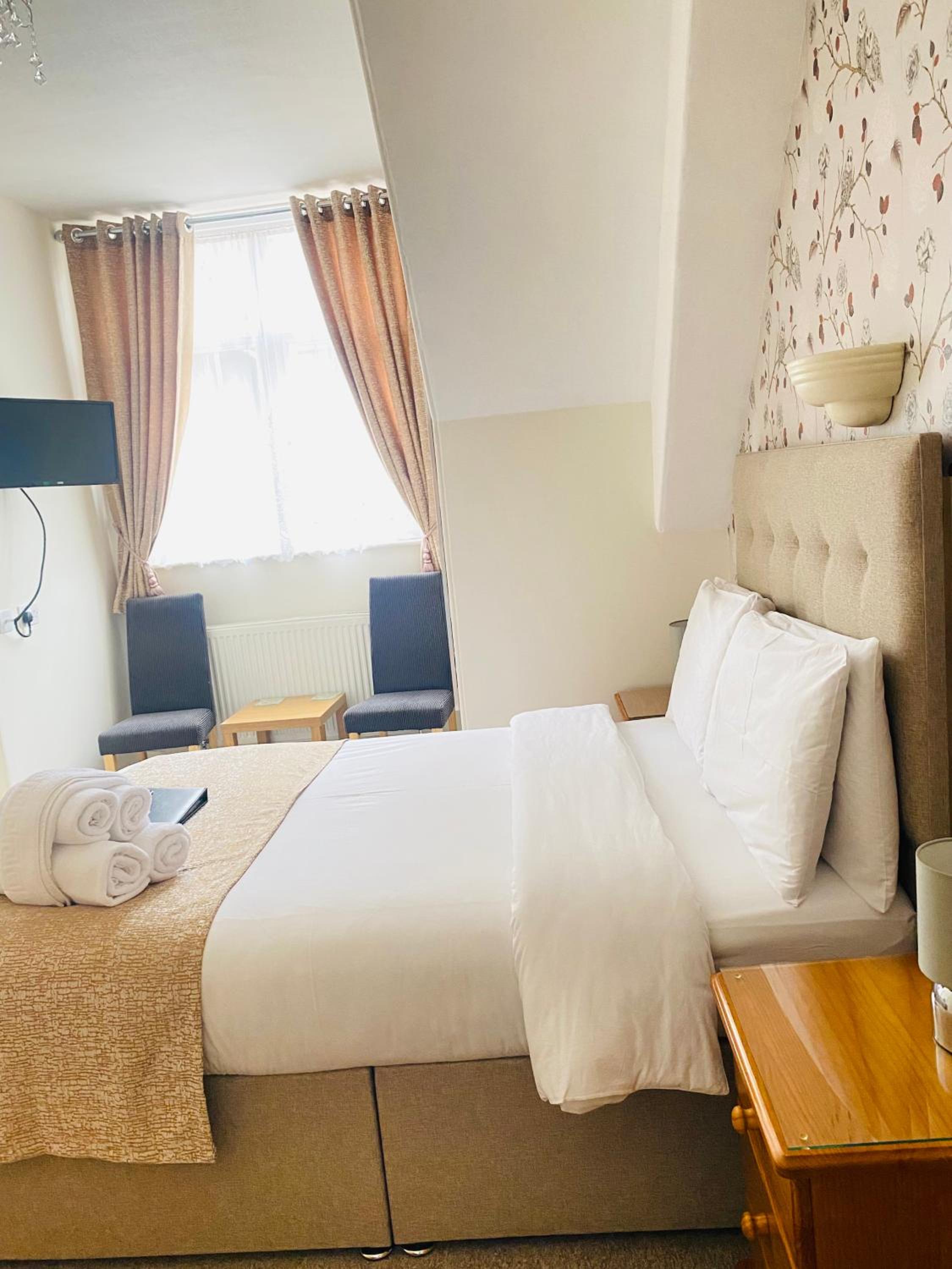 Double Room - Photo 7
