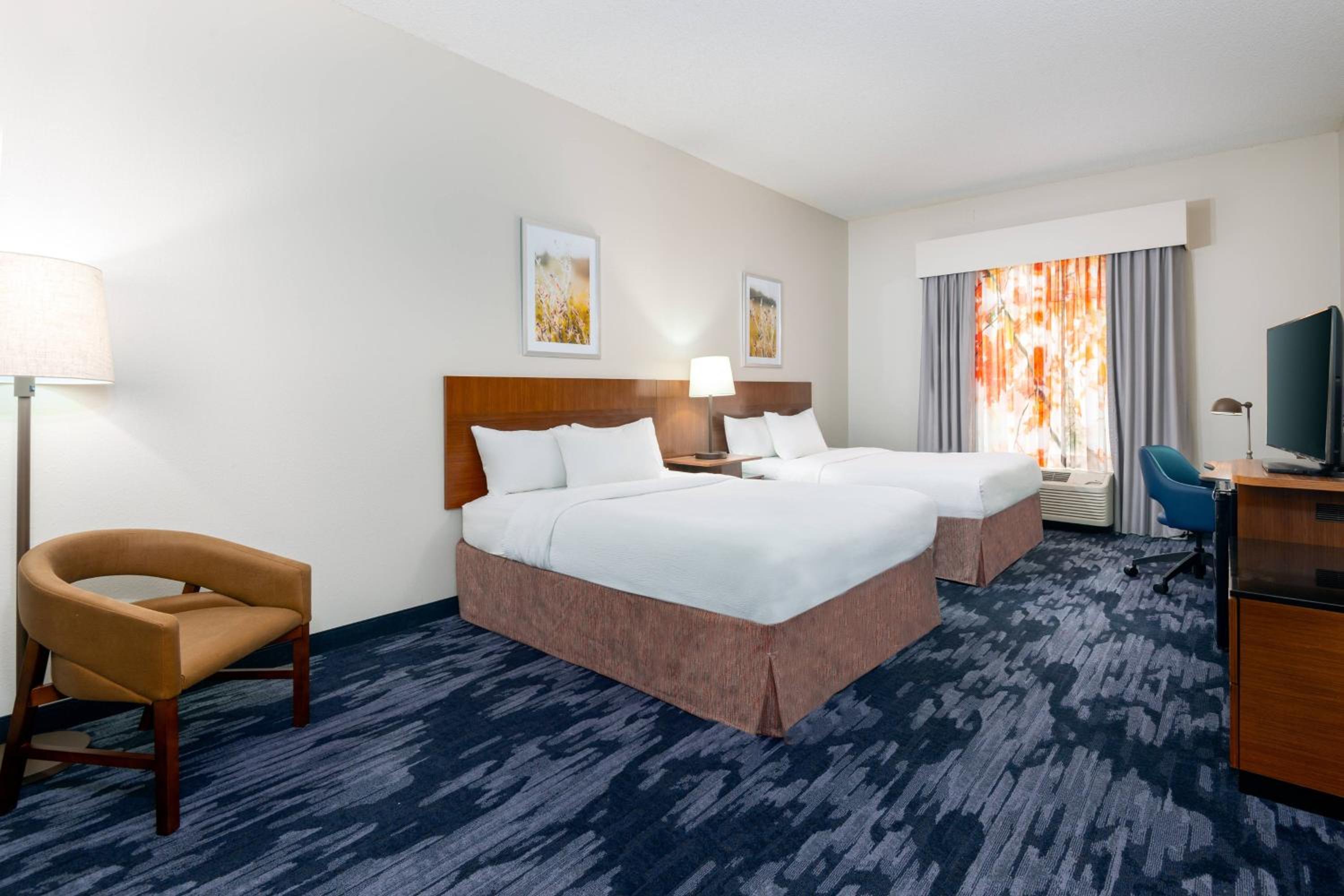 Queen Room with Two Queen Beds and Adapted Tub - Mobility and Hearing Accessible - Photo 1
