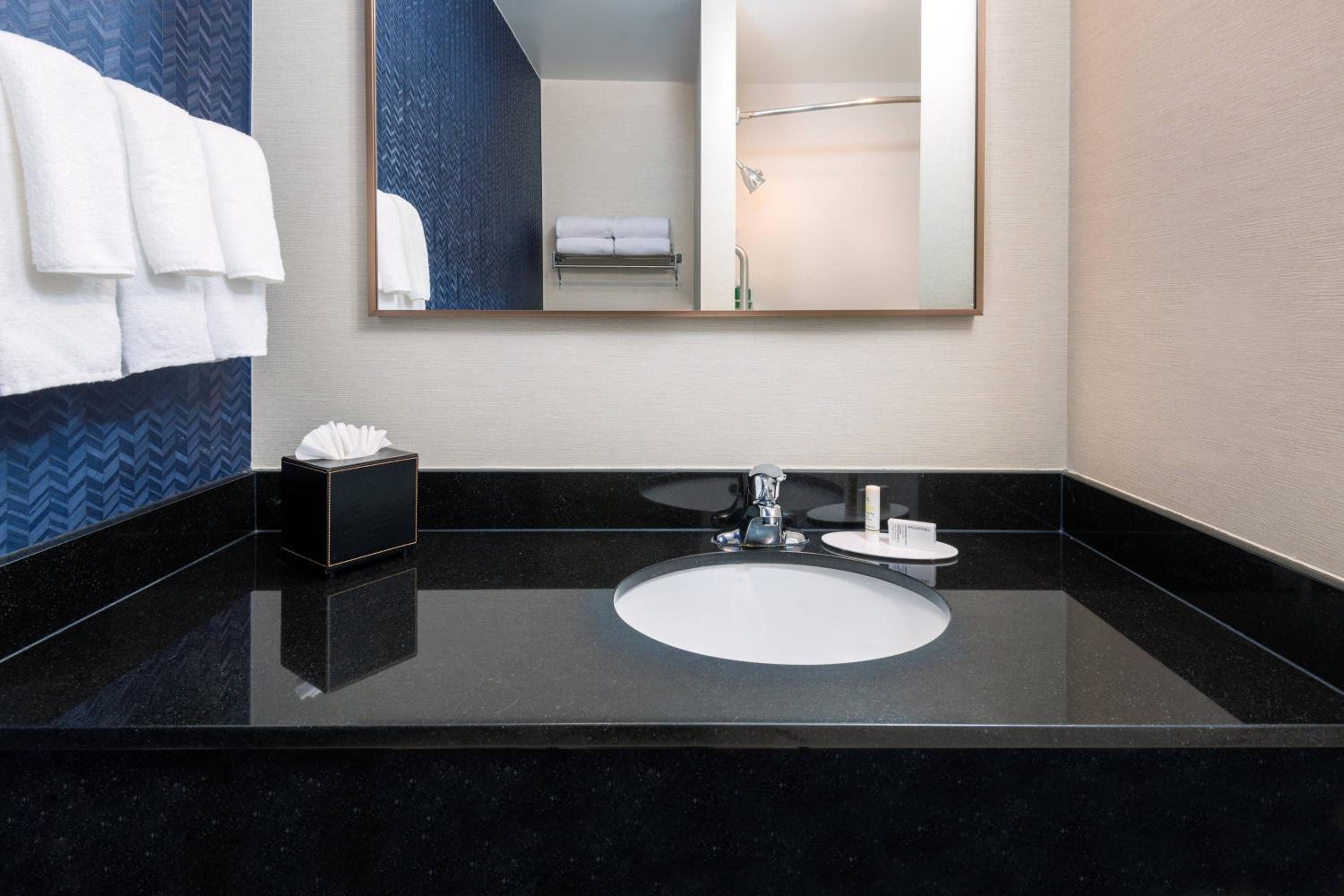 Queen Room with Two Queen Beds and Adapted Tub - Mobility and Hearing Accessible - Photo 3