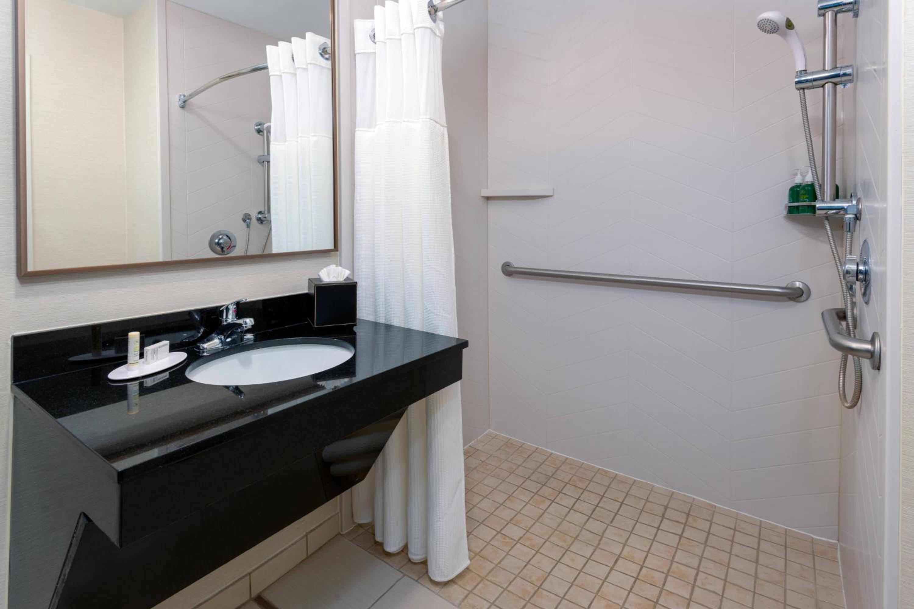 King Room - Hearing Accessible - Photo 8
